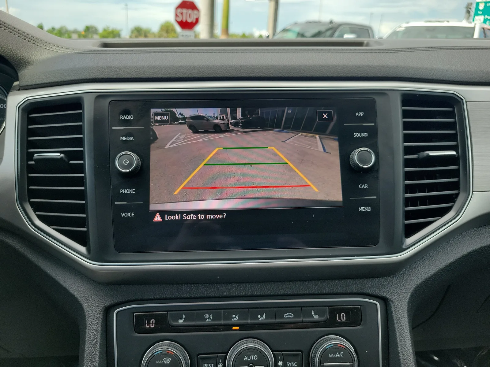 2019 Volkswagen Atlas 3.6L V6 SE photo 10