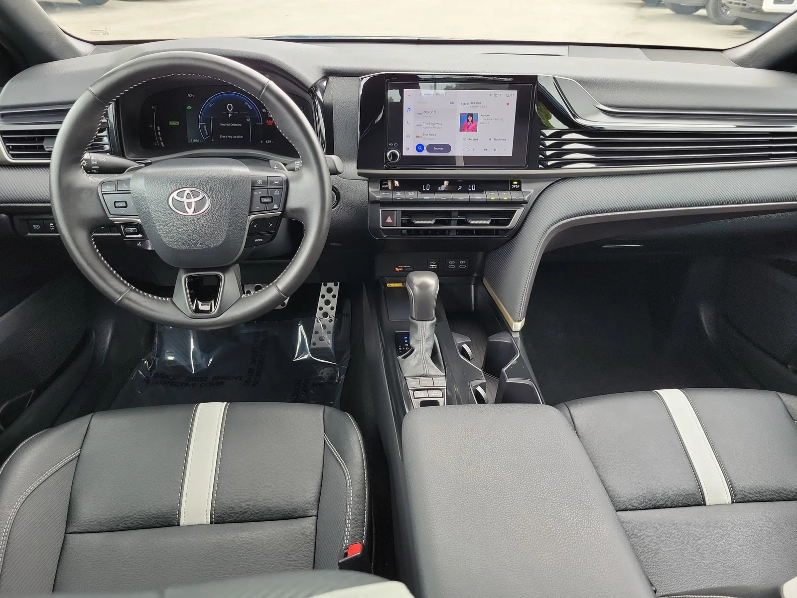 2025 Toyota Camry SE photo 15