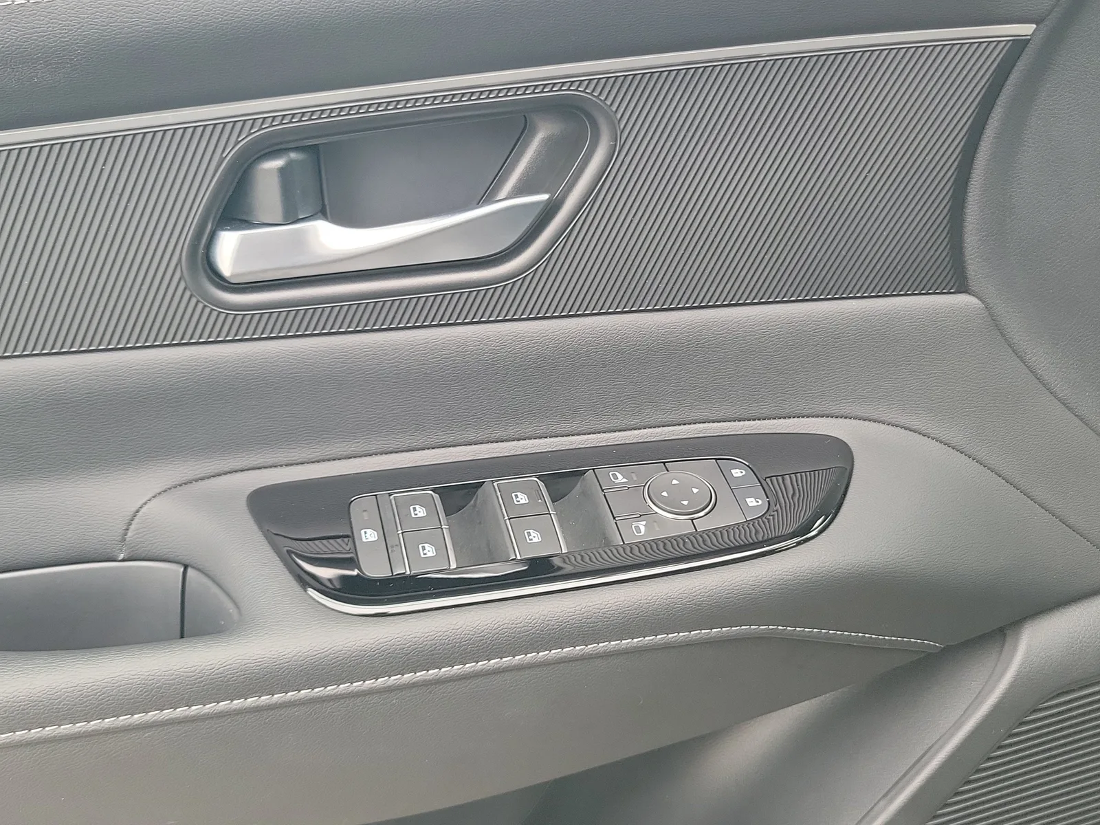 2025 Nissan Murano SV photo 28
