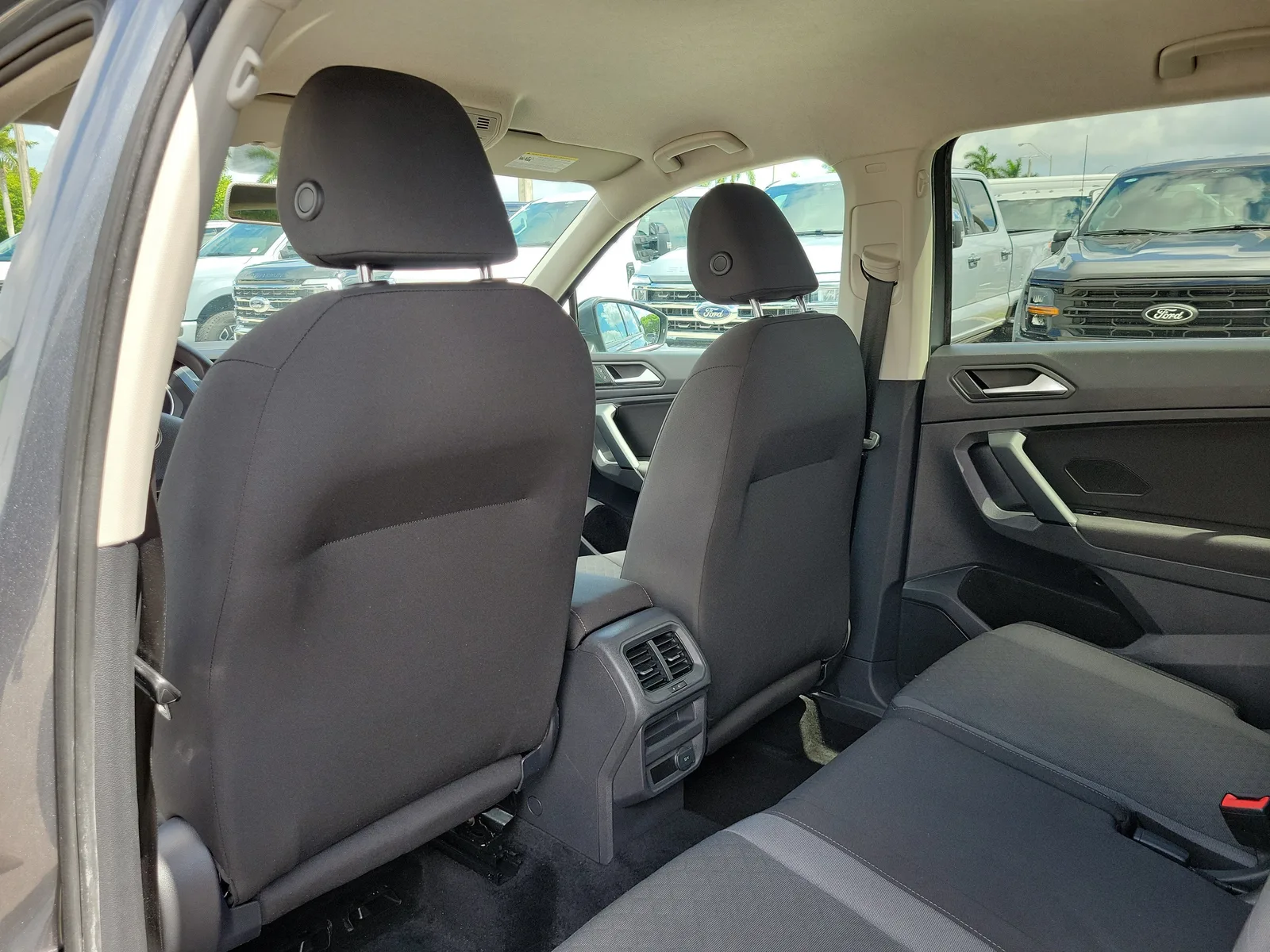 2019 Volkswagen Tiguan S photo 13