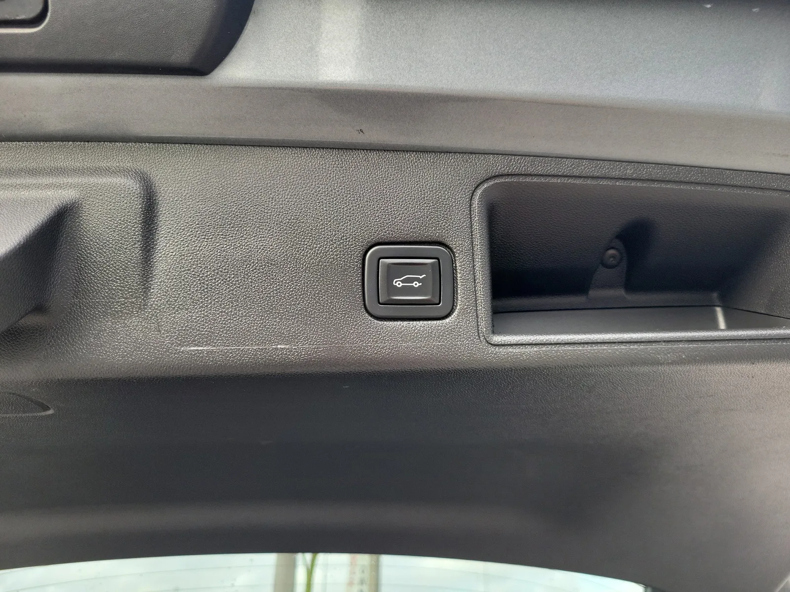 2023 GMC Terrain SLE photo 16