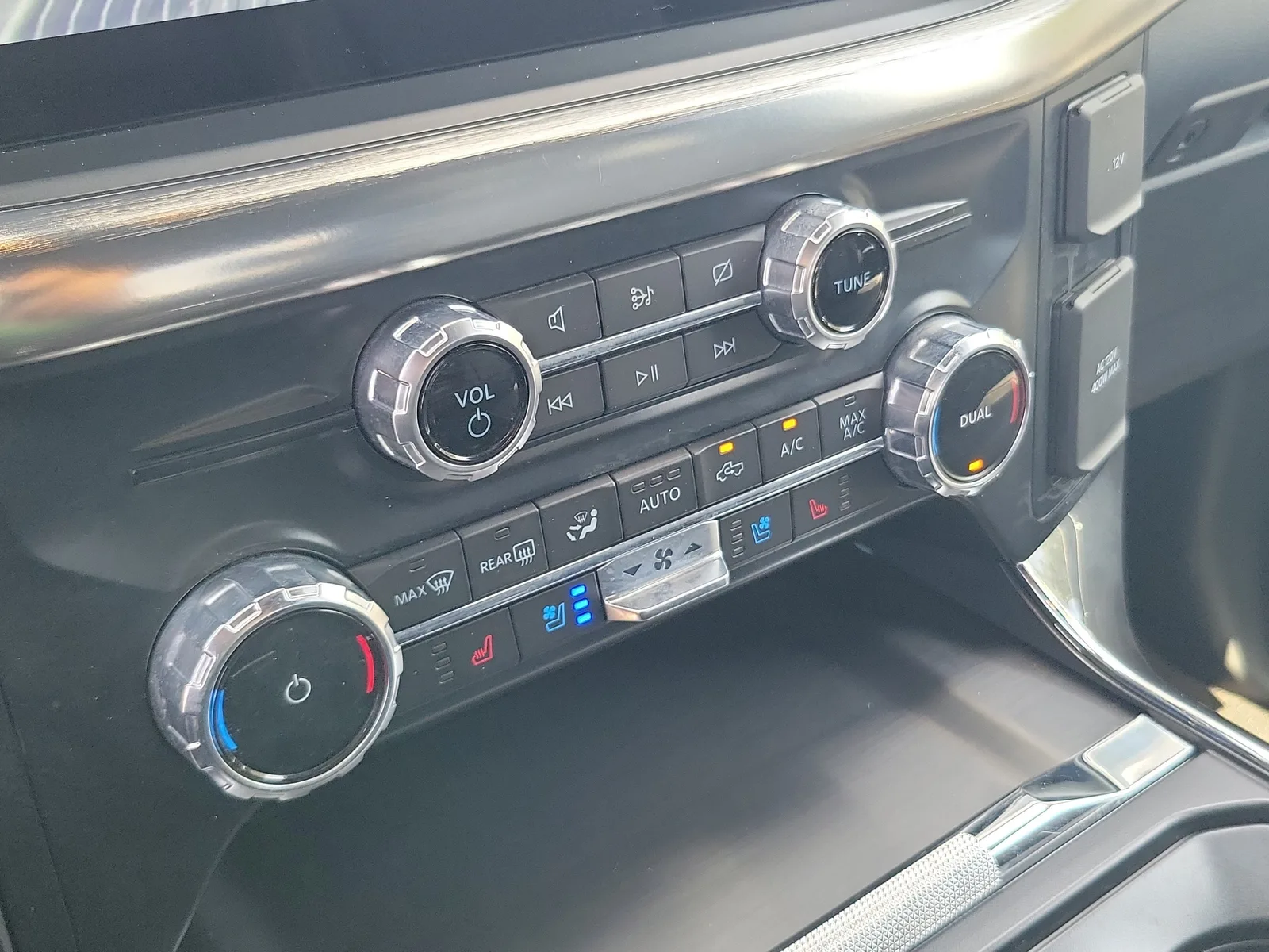 2023 Ford F-150 LARIAT 4WD photo 24