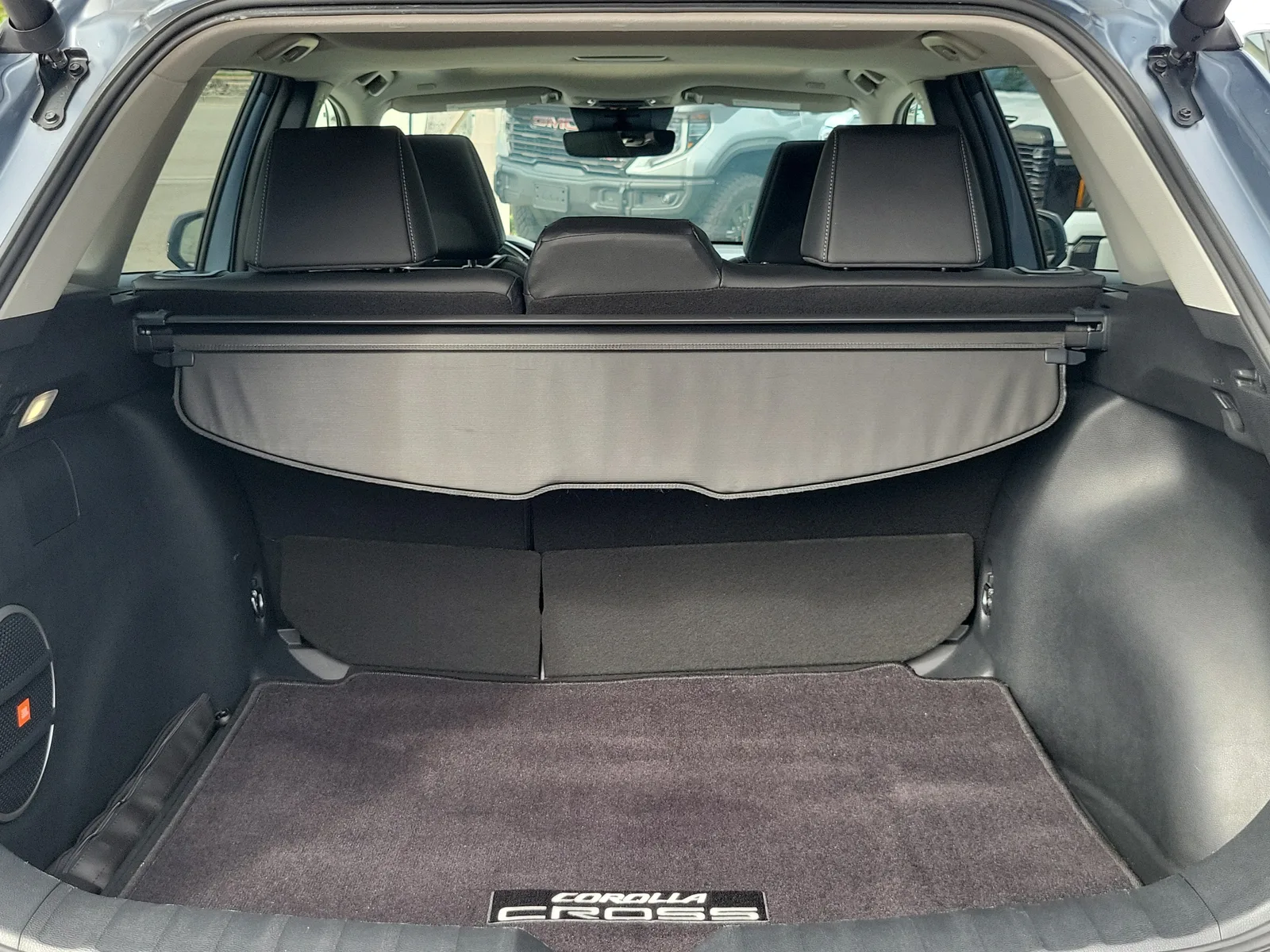 2023 Toyota Corolla Cross XLE photo 14