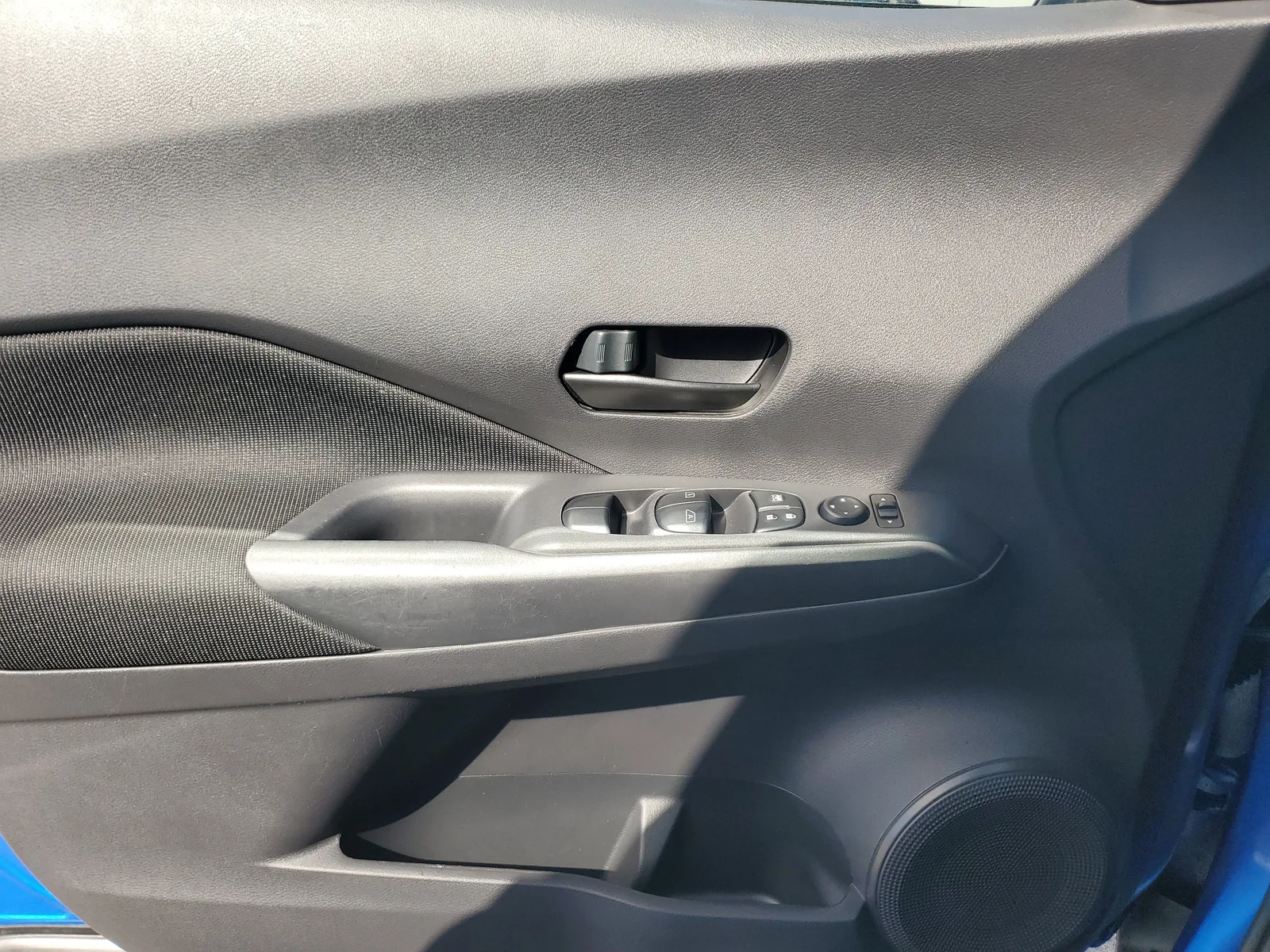 2023 Nissan Kicks S photo 25