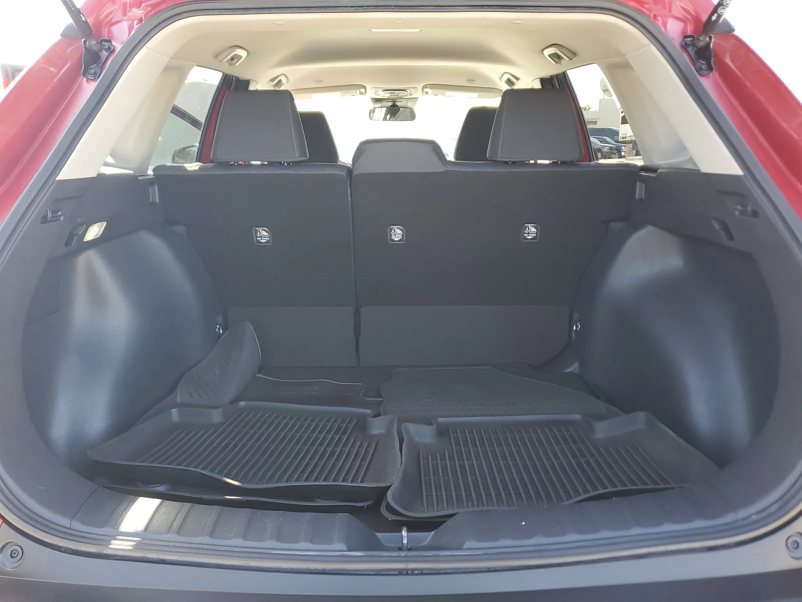 2023 Toyota Corolla Cross LE photo 14