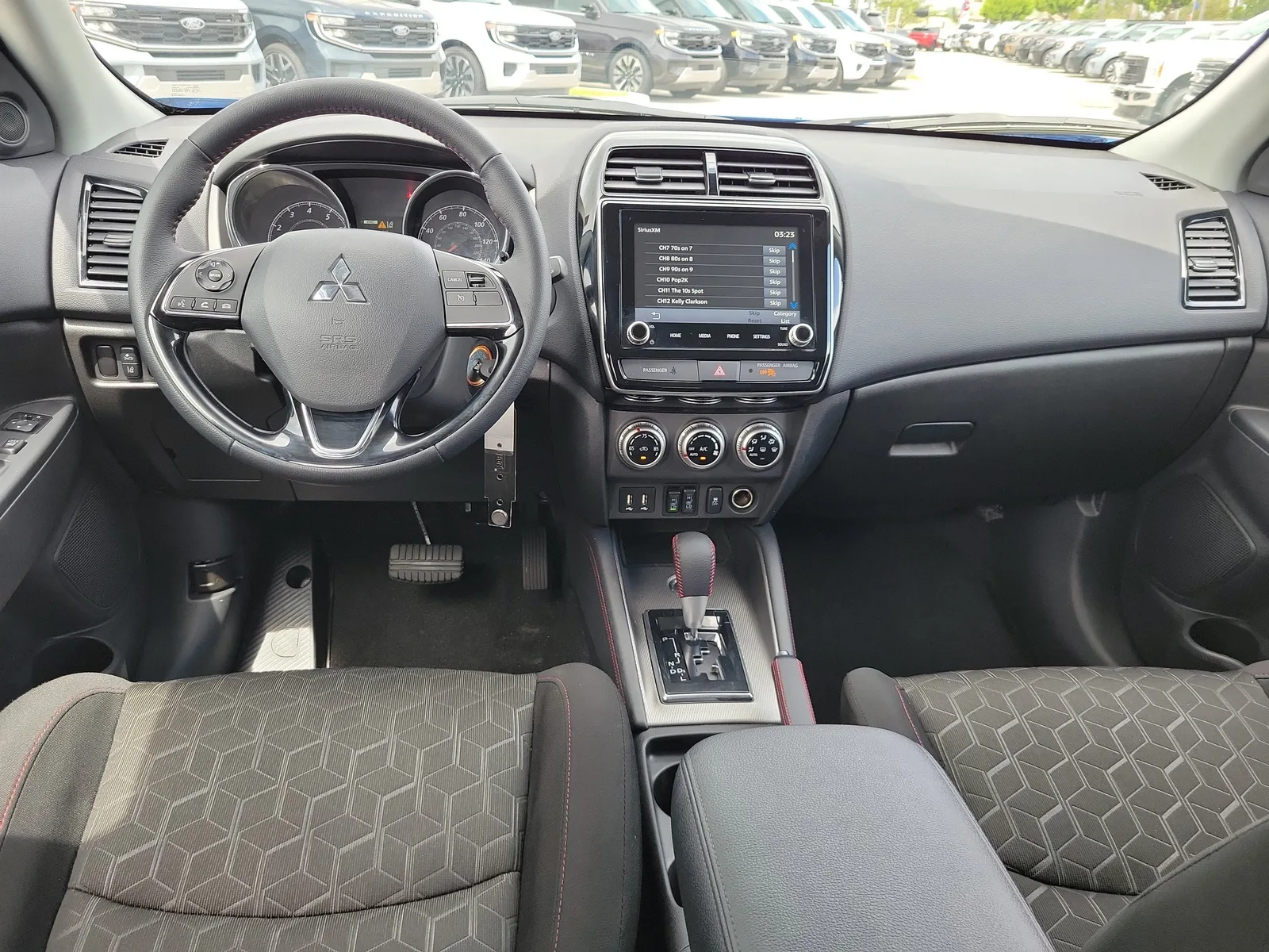 2025 Mitsubishi Outlander Sport LE photo 16