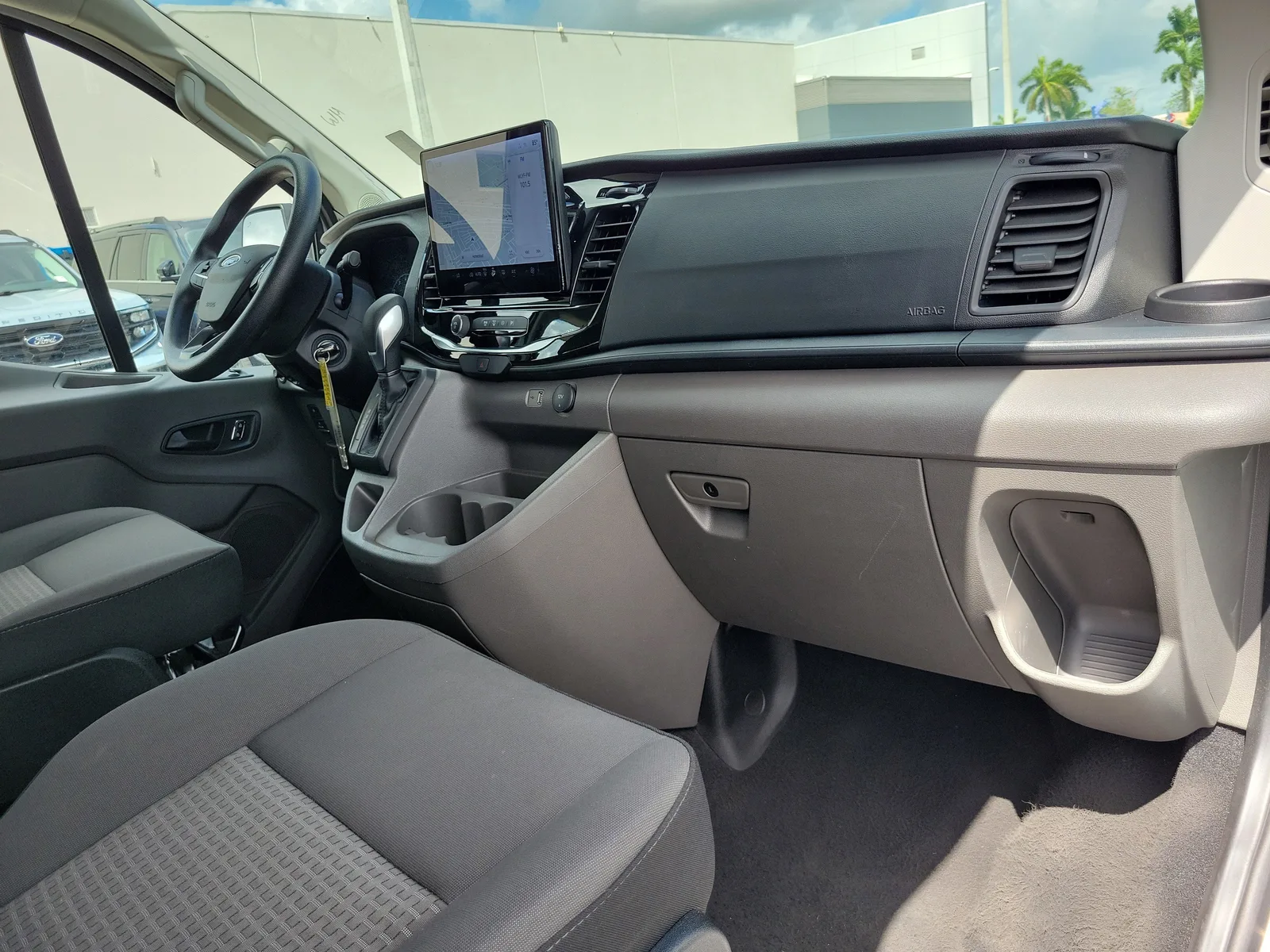 2025 Ford Transit Passenger Wagon XLT photo 18