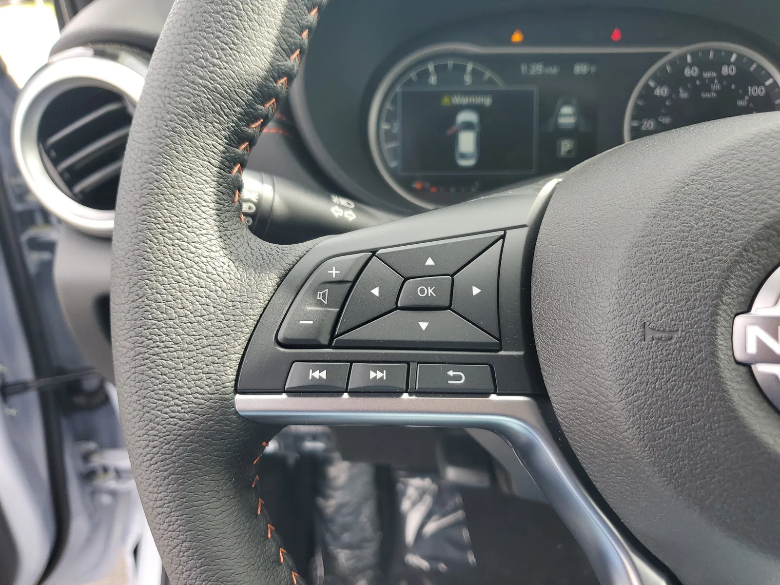 2025 Nissan Versa SR photo 21