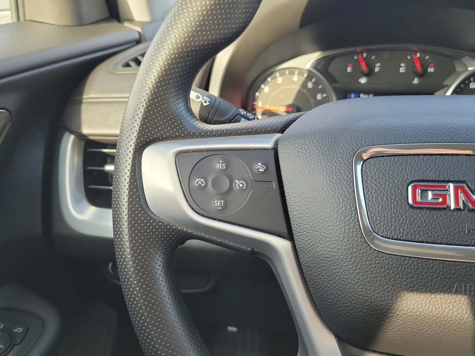 2024 GMC Terrain SLE photo 20