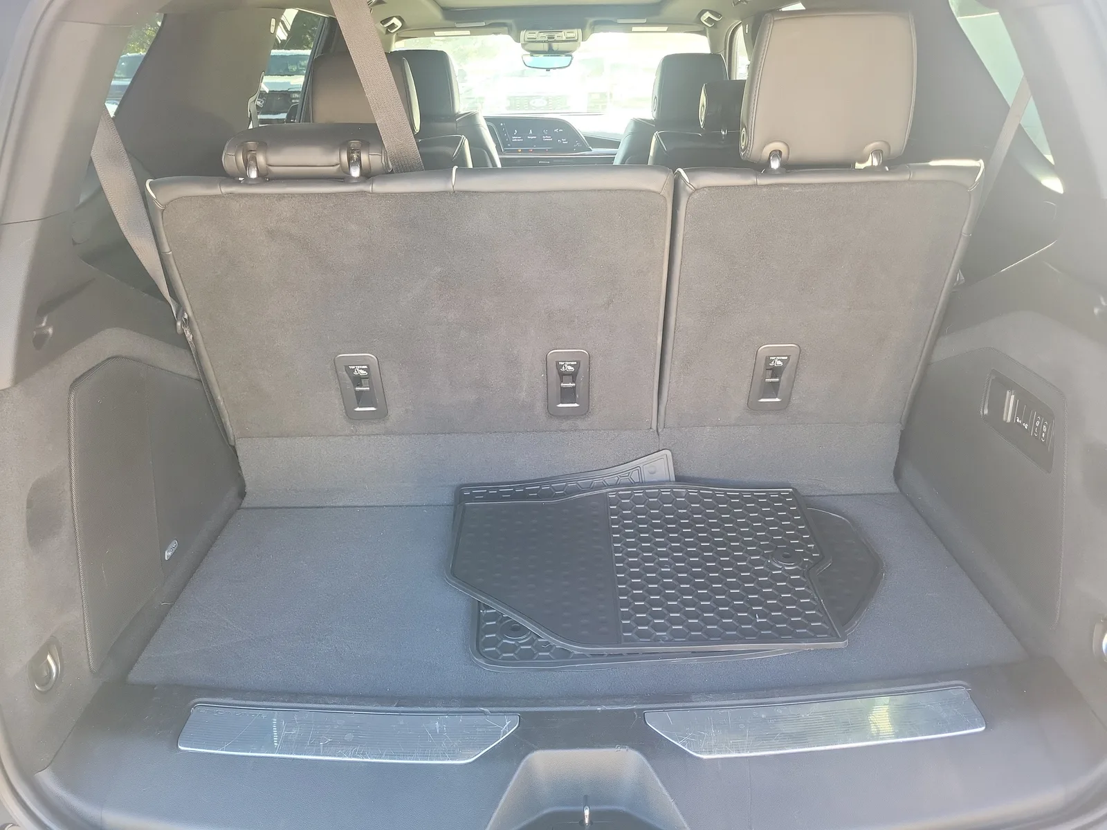2022 Cadillac Escalade Premium Luxury 4WD photo 14