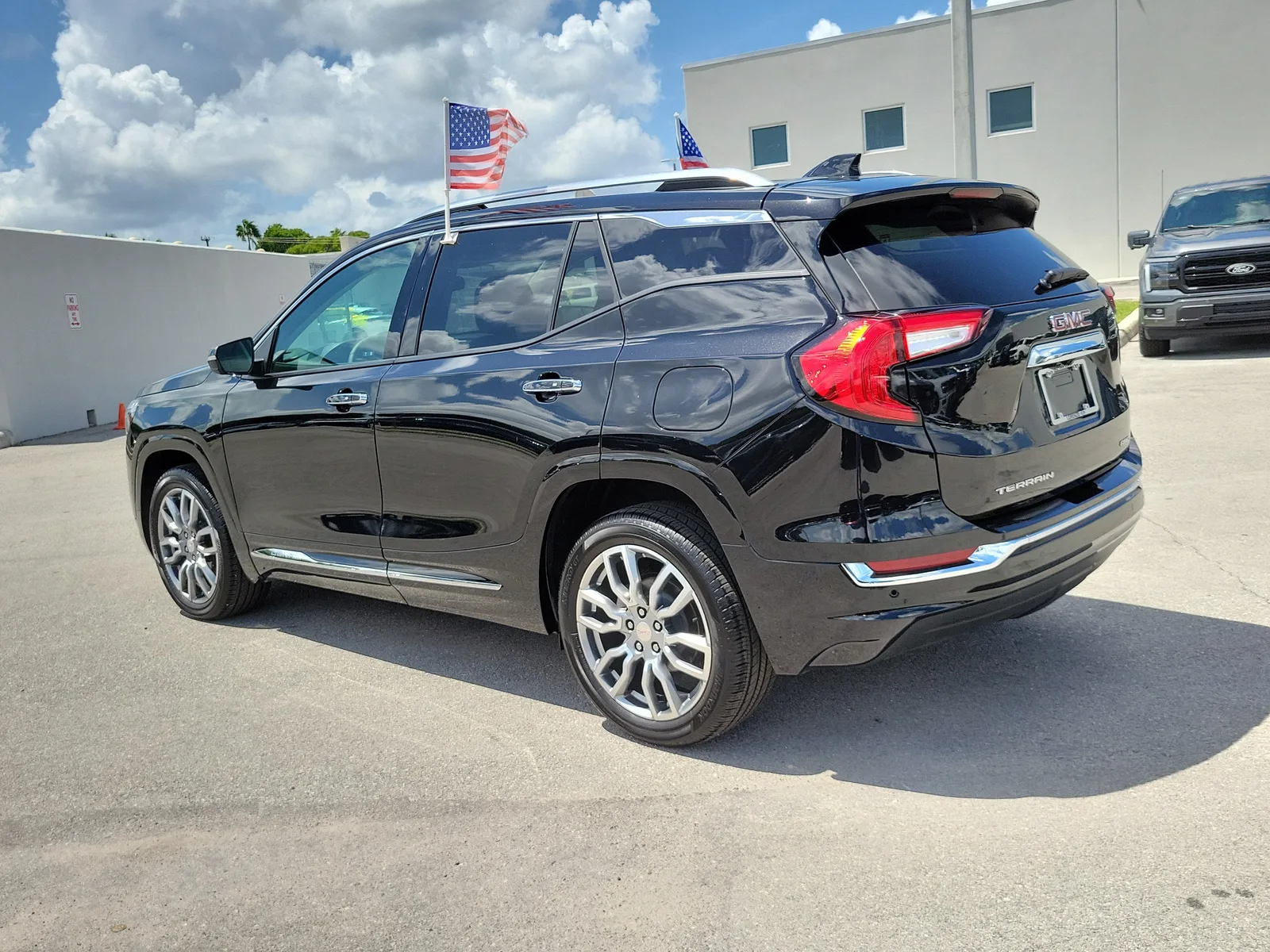 2024 GMC Terrain Denali 4WD photo 7
