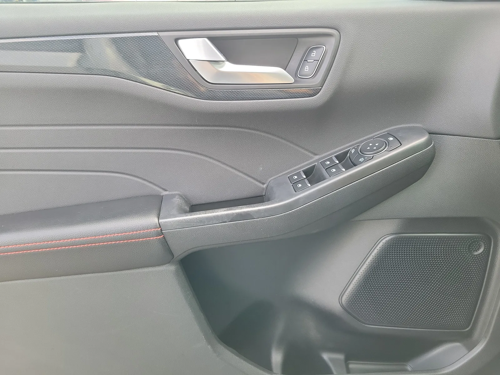 2024 Ford Escape ST-Line photo 29