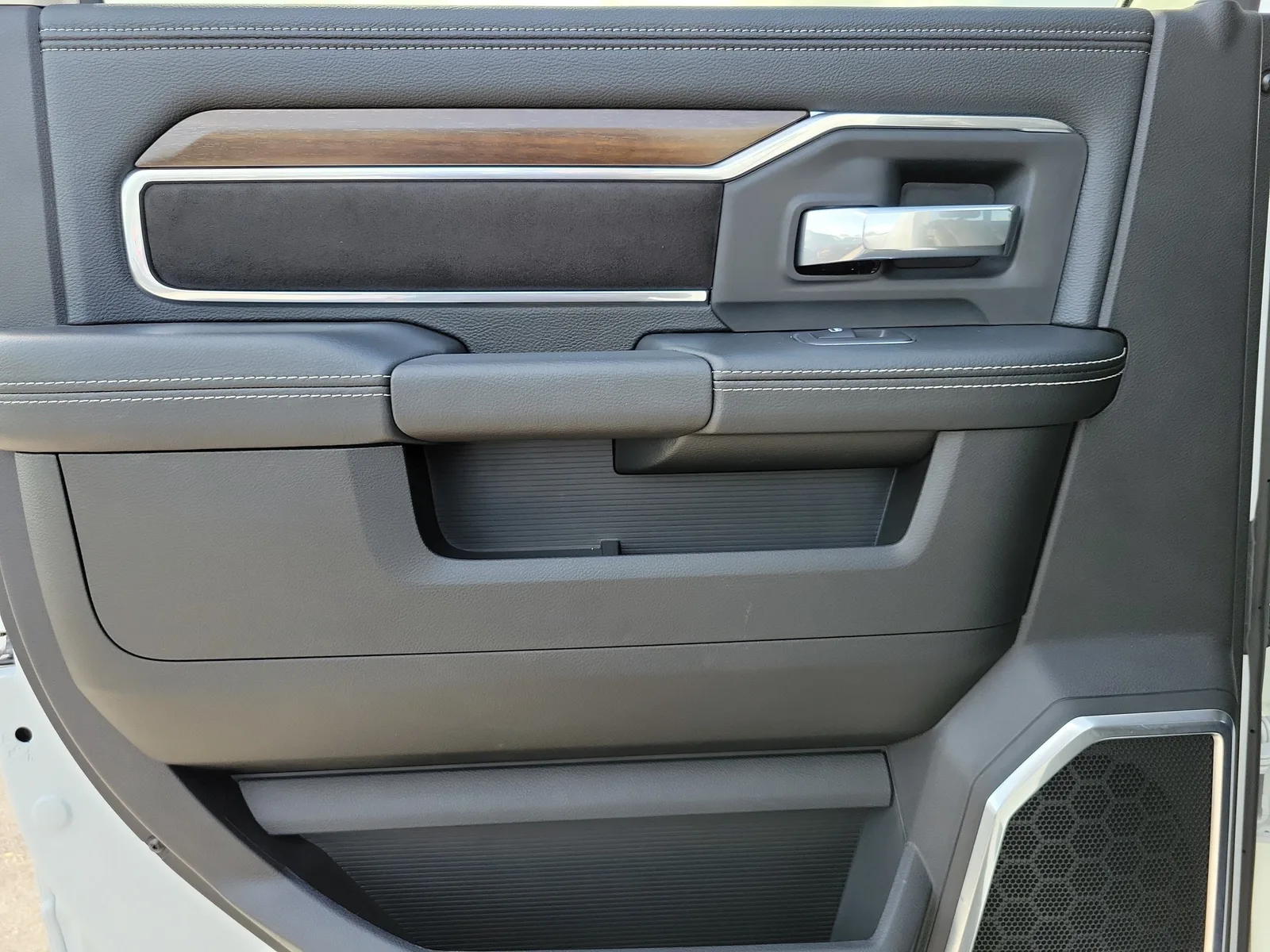 2024 RAM 2500 Laramie 4WD Diesel photo 27