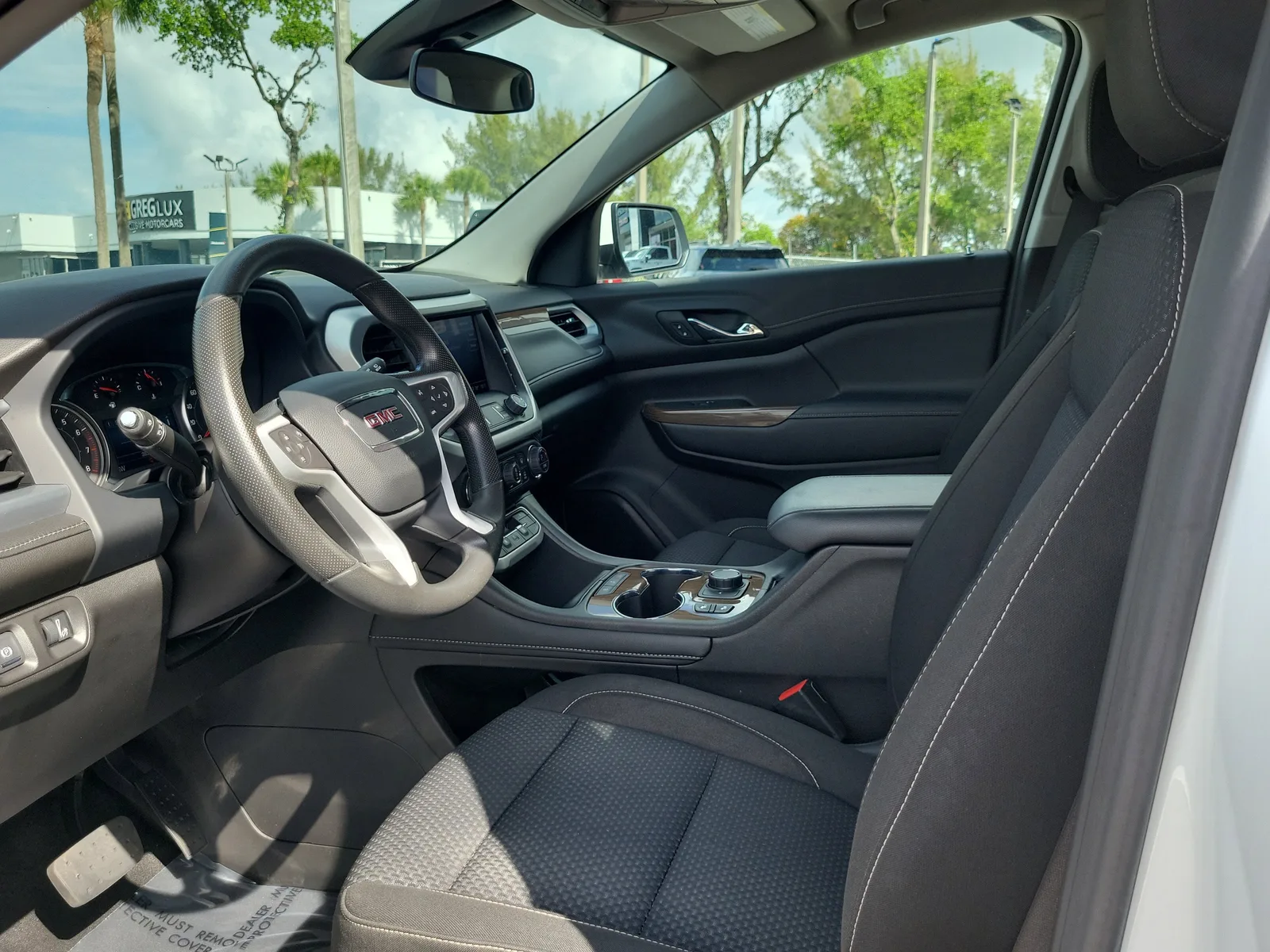 2023 GMC Acadia SLE photo 11