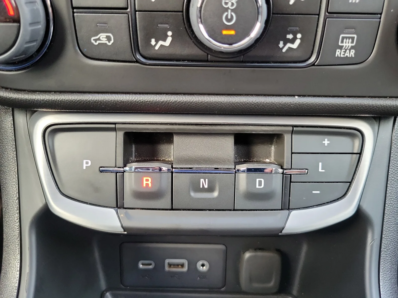 2023 GMC Terrain SLE photo 28