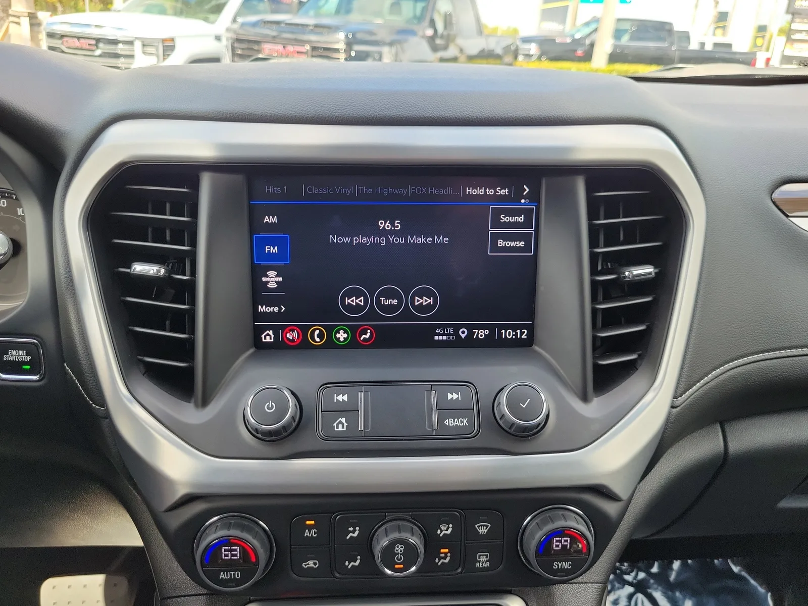 2023 GMC Acadia SLE photo 22