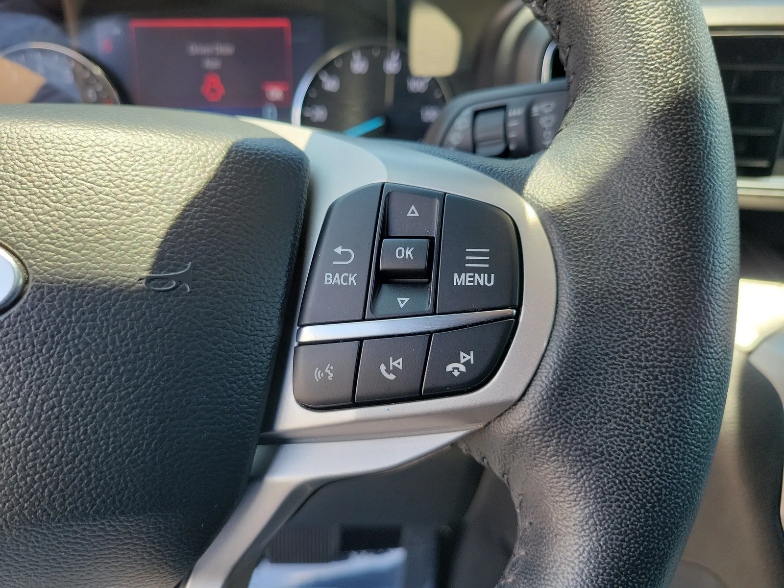 2023 Ford Explorer XLT photo 23