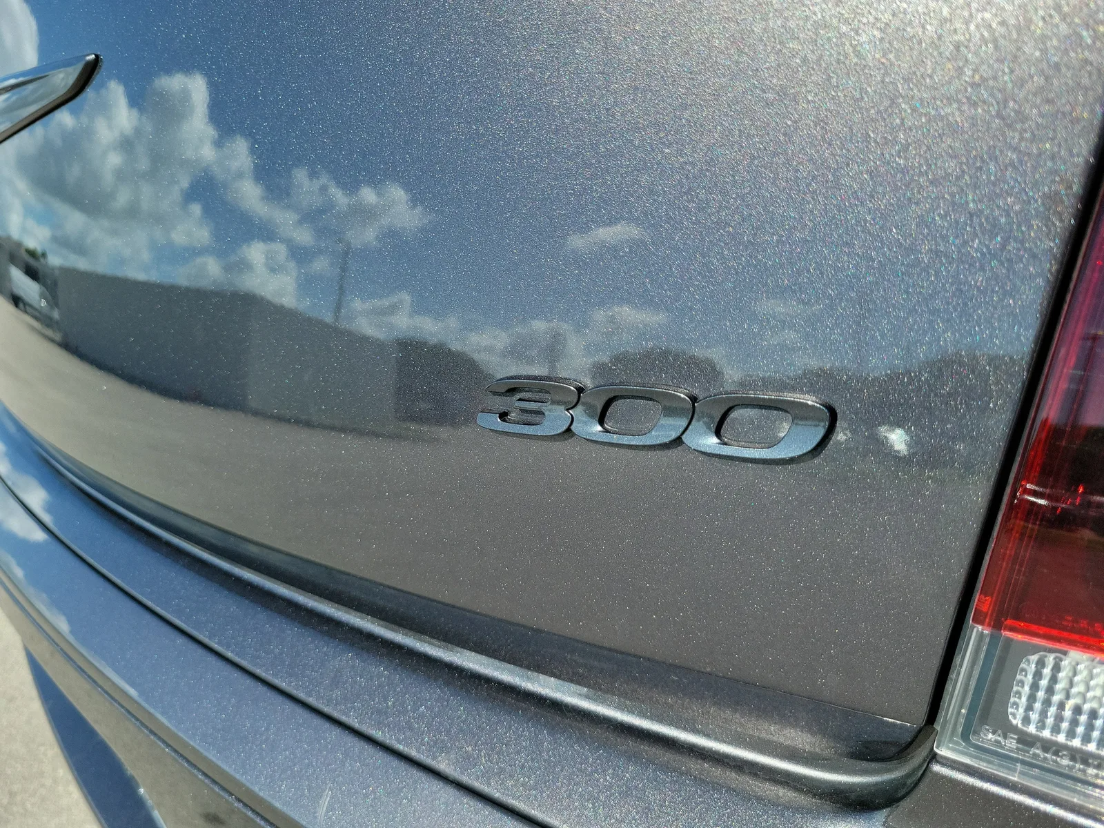 2023 Chrysler 300 Touring L photo 9