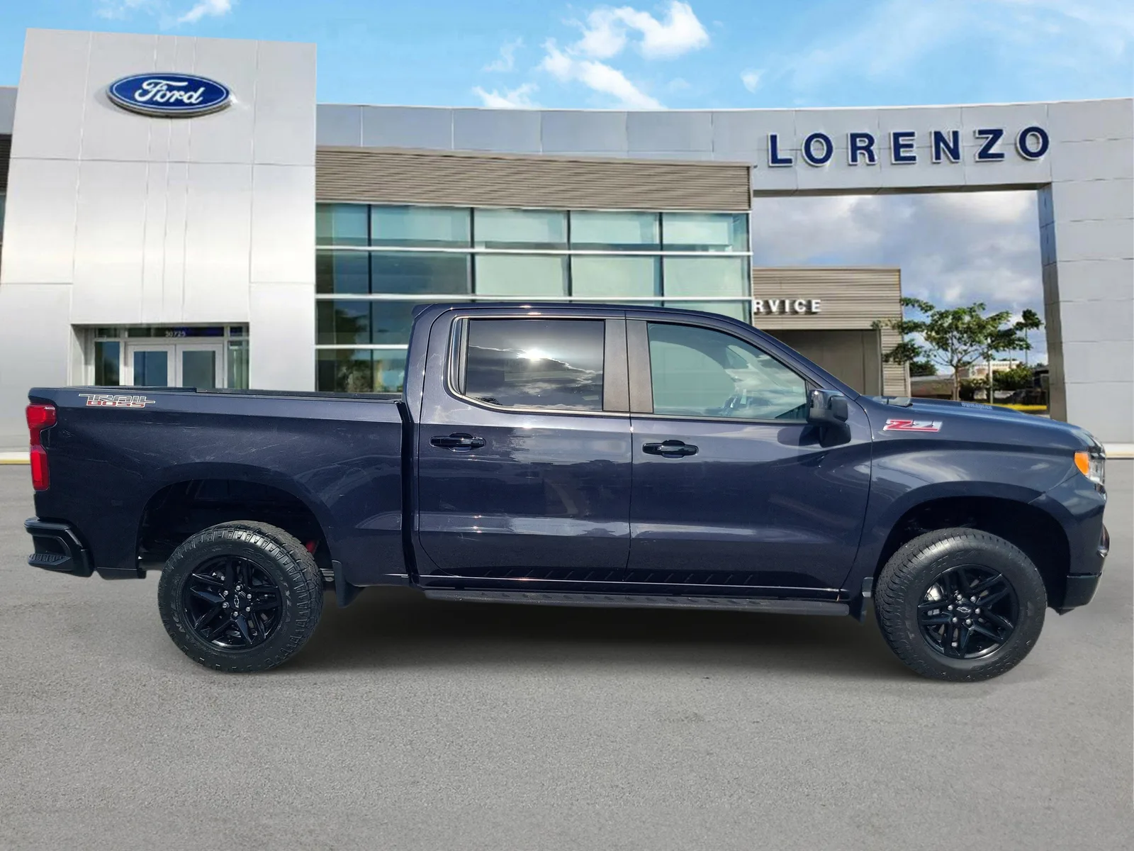 2023 Chevrolet Silverado 1500 LT Trail Boss 4WD Diesel photo 4
