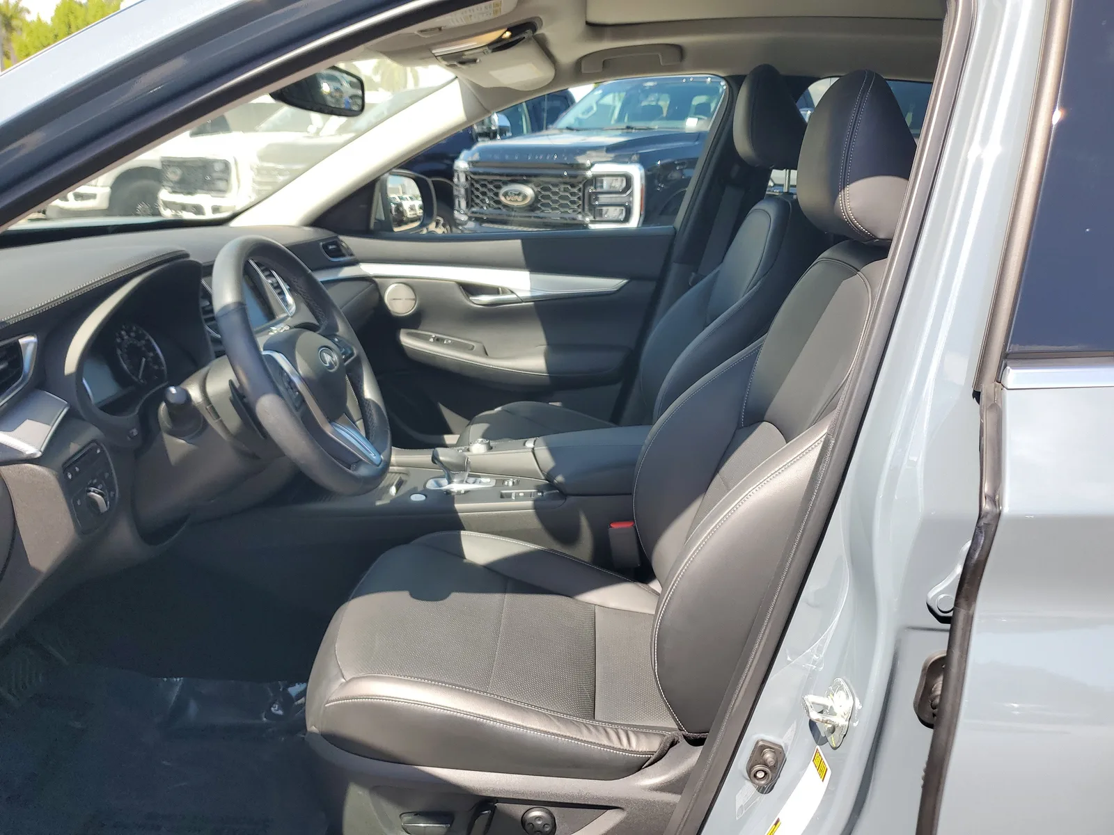 2022 INFINITI QX50 ESSENTIAL photo 12
