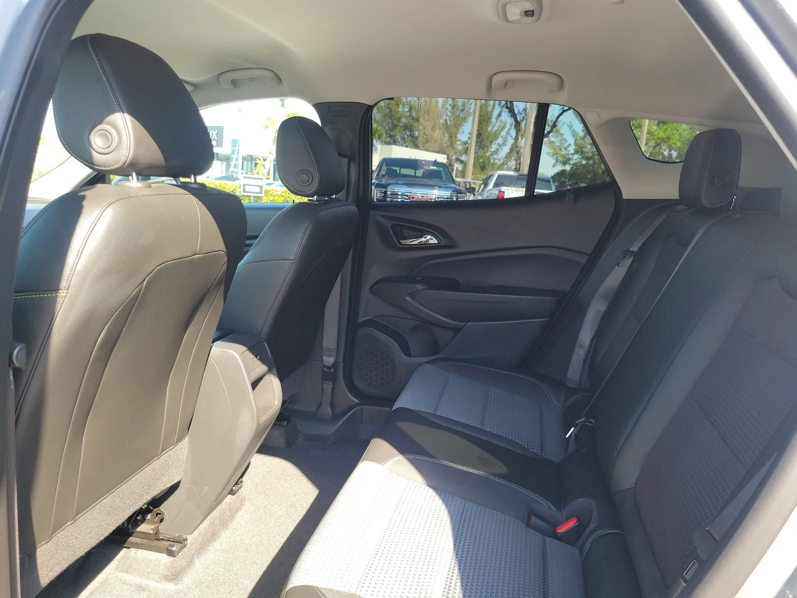 2025 Chevrolet Trax LT photo 12