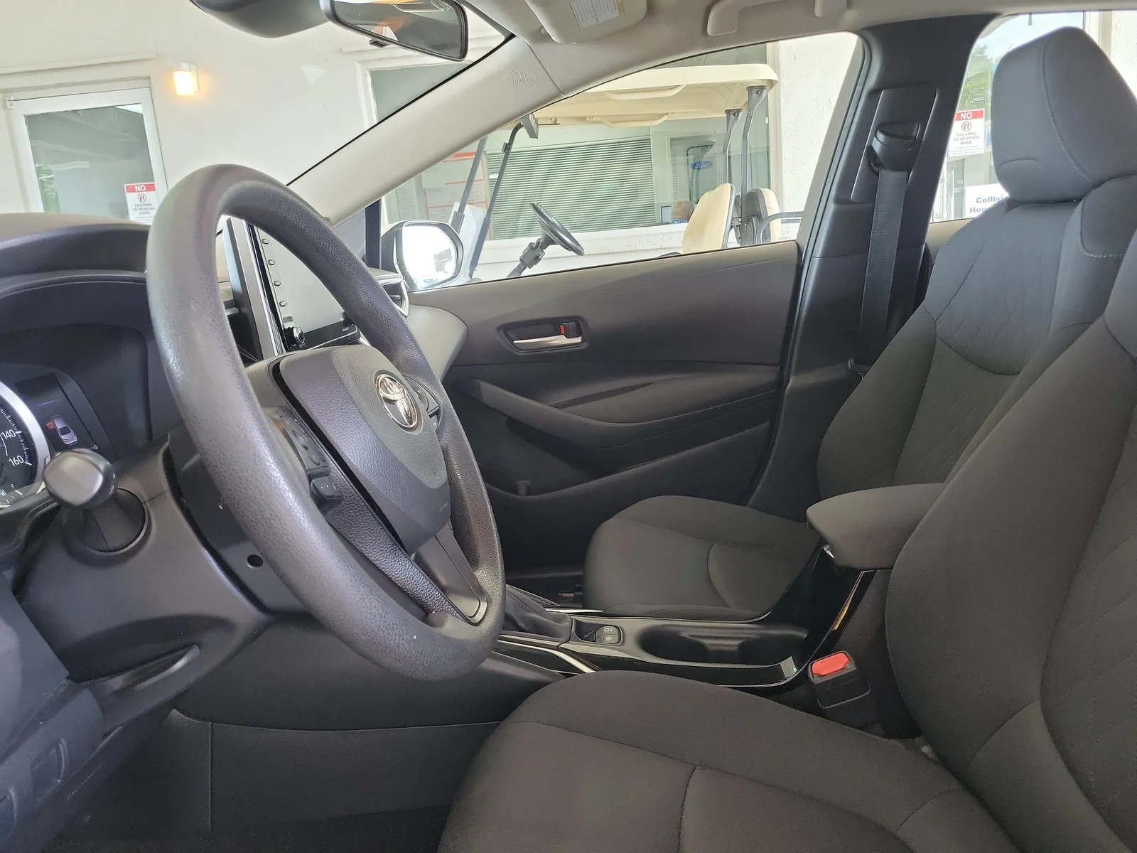 2021 Toyota Corolla LE photo 10