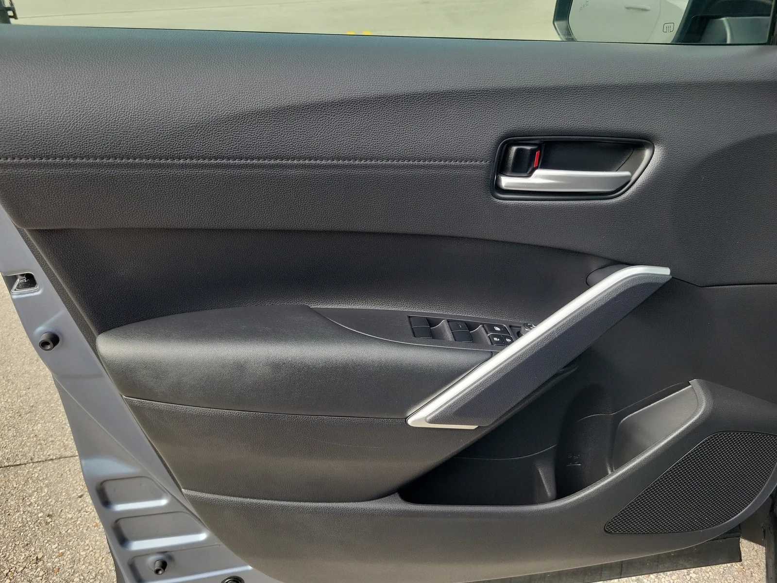 2023 Toyota Corolla Cross XLE photo 22
