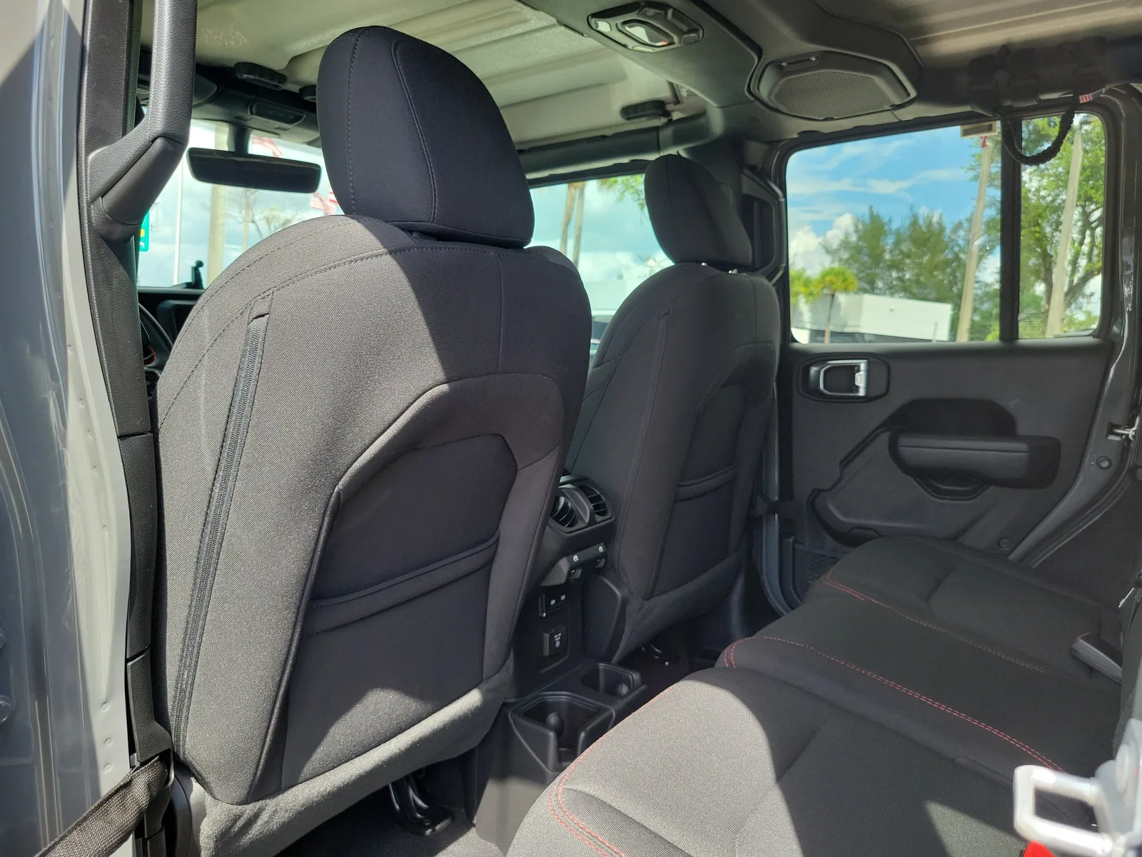 2023 Jeep Wrangler Rubicon photo 14