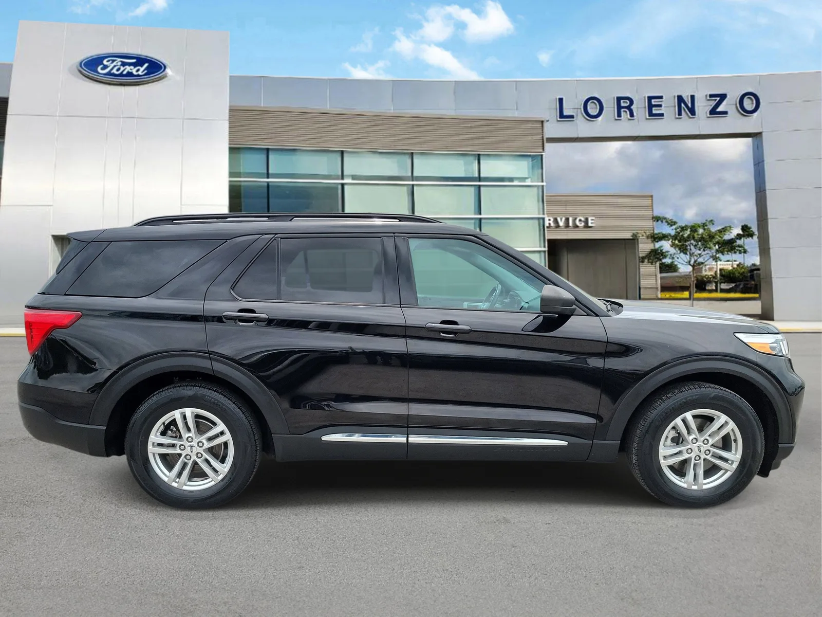 2023 Ford Explorer XLT photo 4