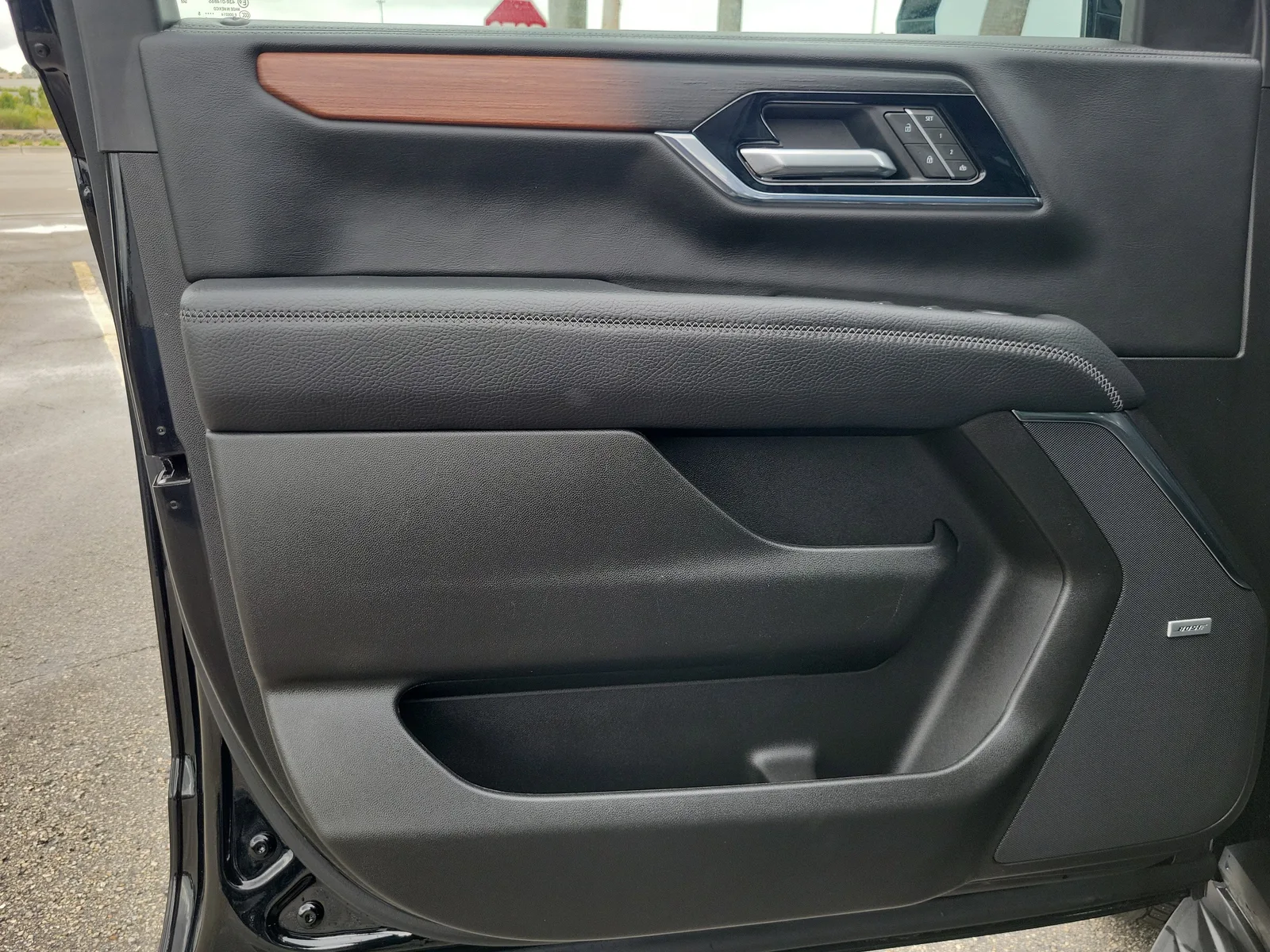 2025 GMC Yukon Denali photo 23