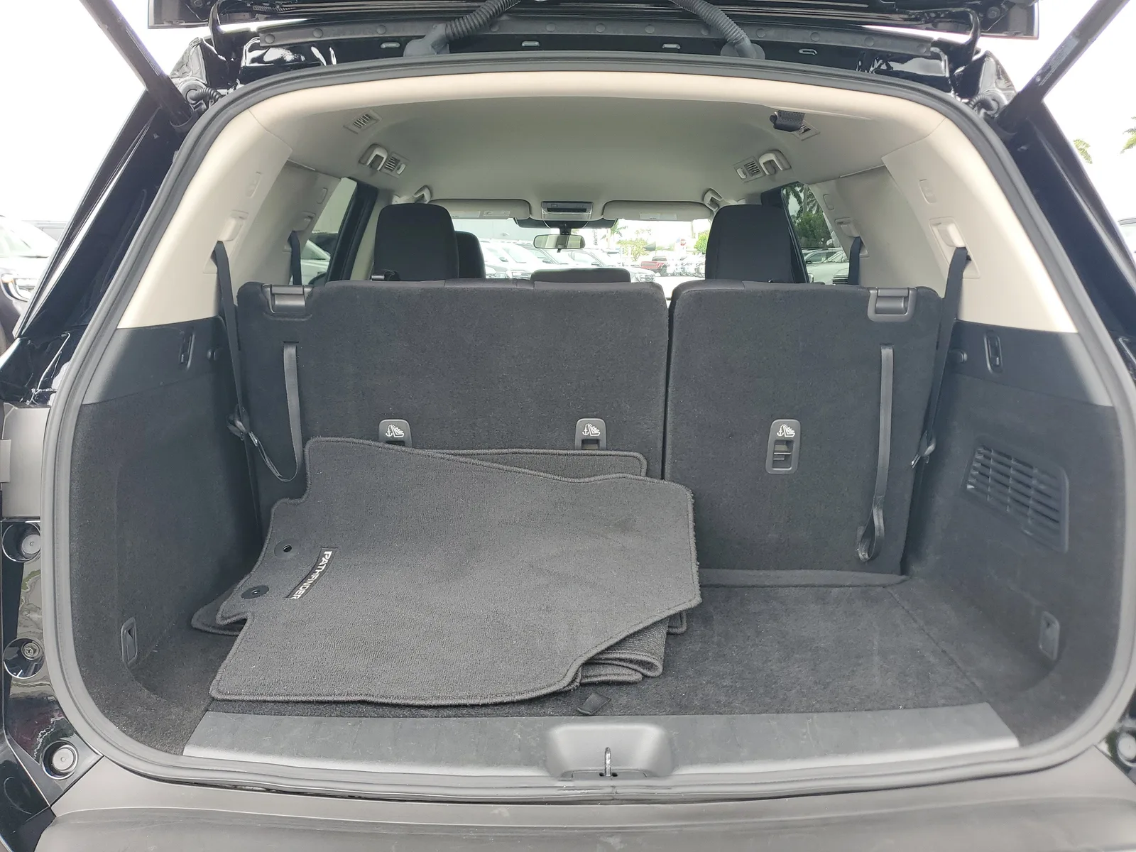 2025 Nissan Pathfinder SV photo 15