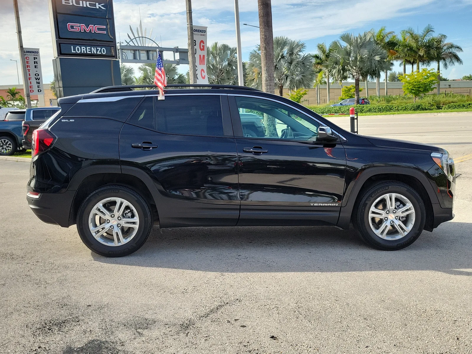 2023 GMC Terrain SLE photo 4