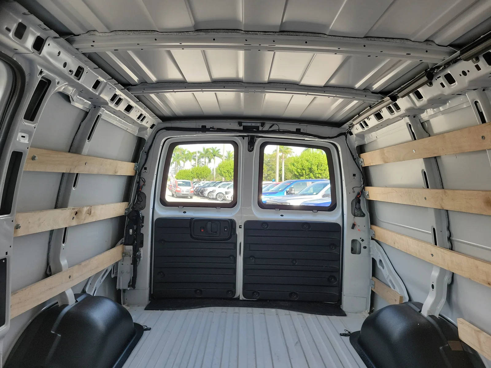 2025 Chevrolet Express Cargo Van Work Van photo 16