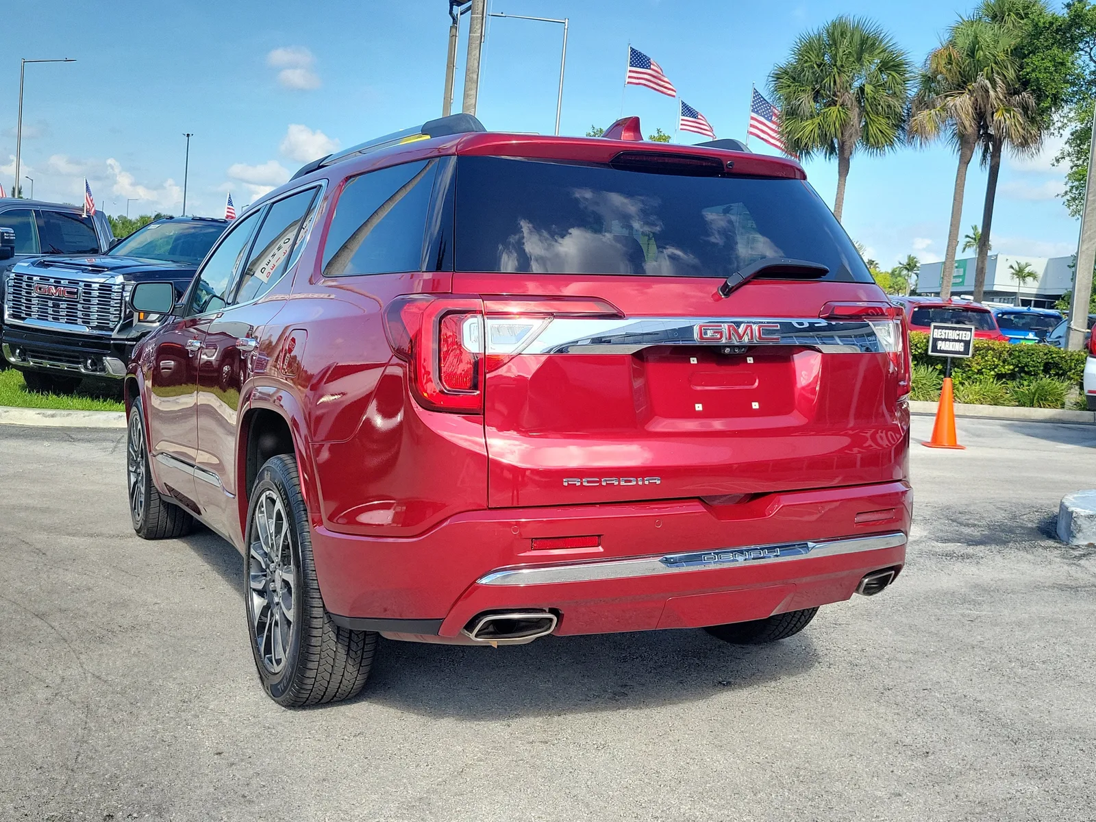 2020 GMC Acadia Denali photo 7
