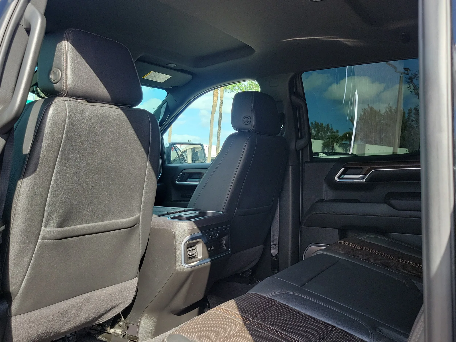 2024 Chevrolet Silverado 1500 High Country photo 13