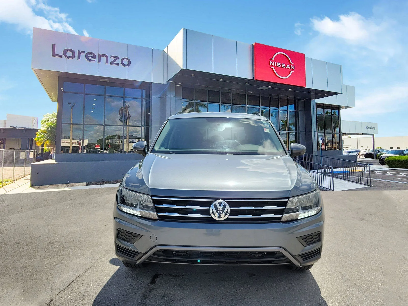 2019 Volkswagen Tiguan S photo 2