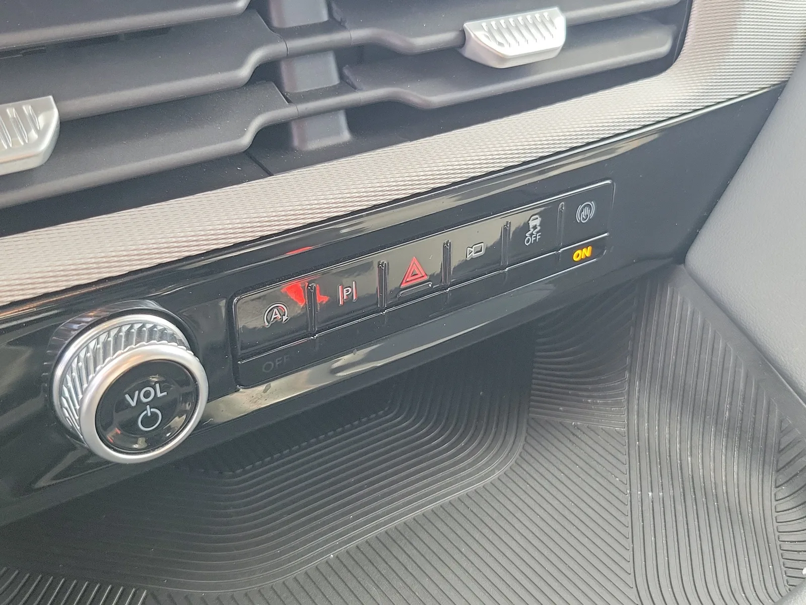 2025 Ford Explorer Active photo 27