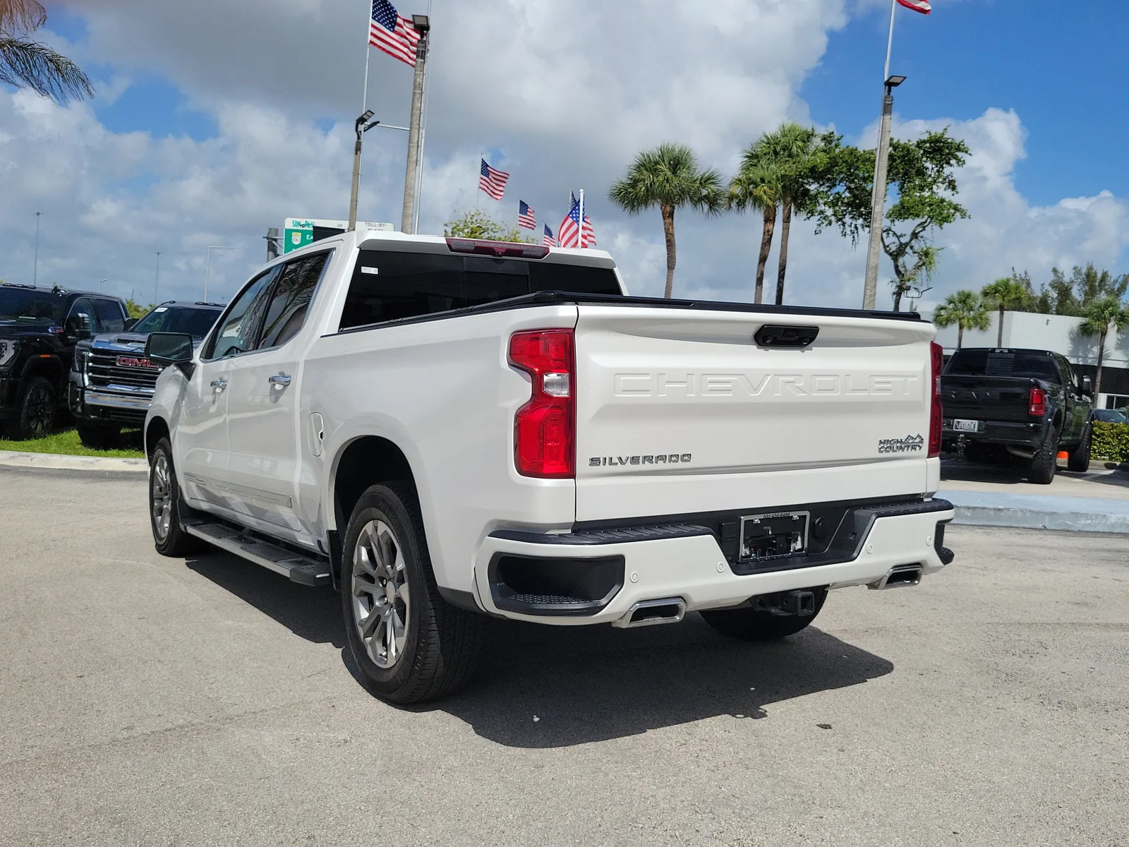 2023 Chevrolet Silverado 1500 High Country photo 7