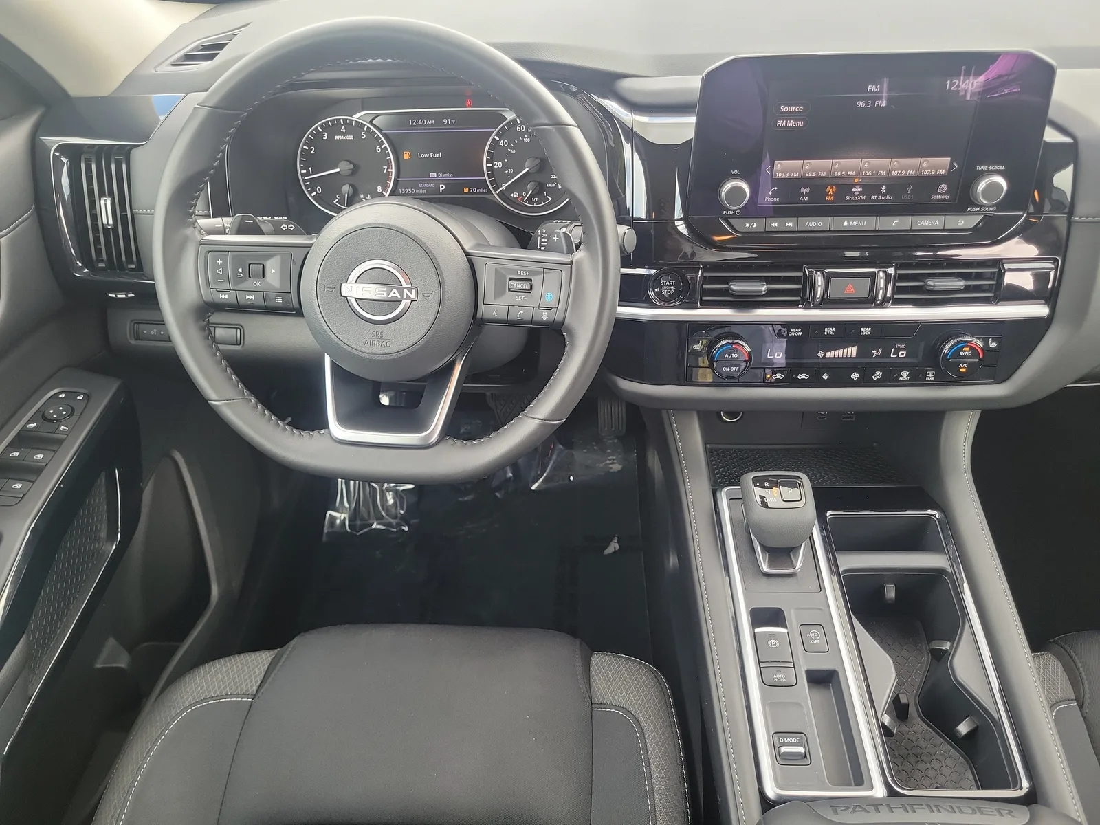 2025 Nissan Pathfinder SV photo 15