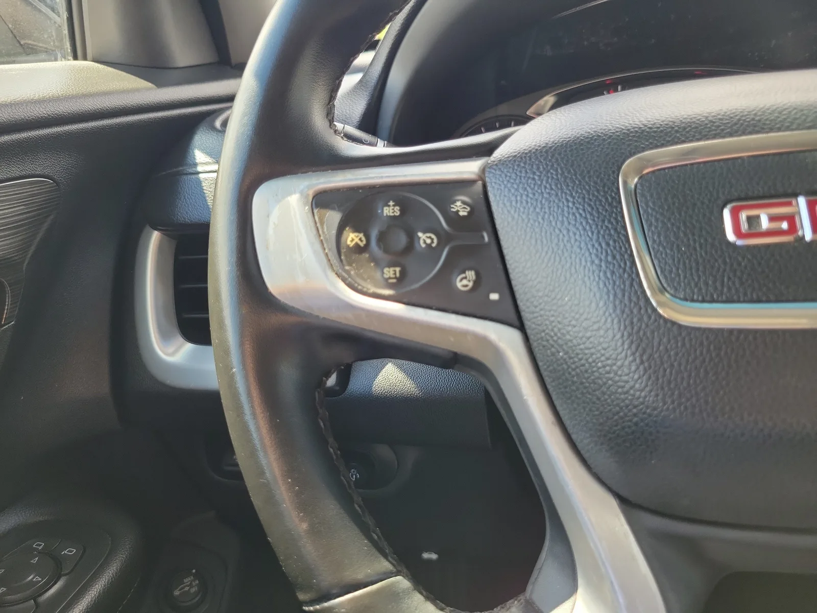 2023 GMC Terrain SLT photo 20