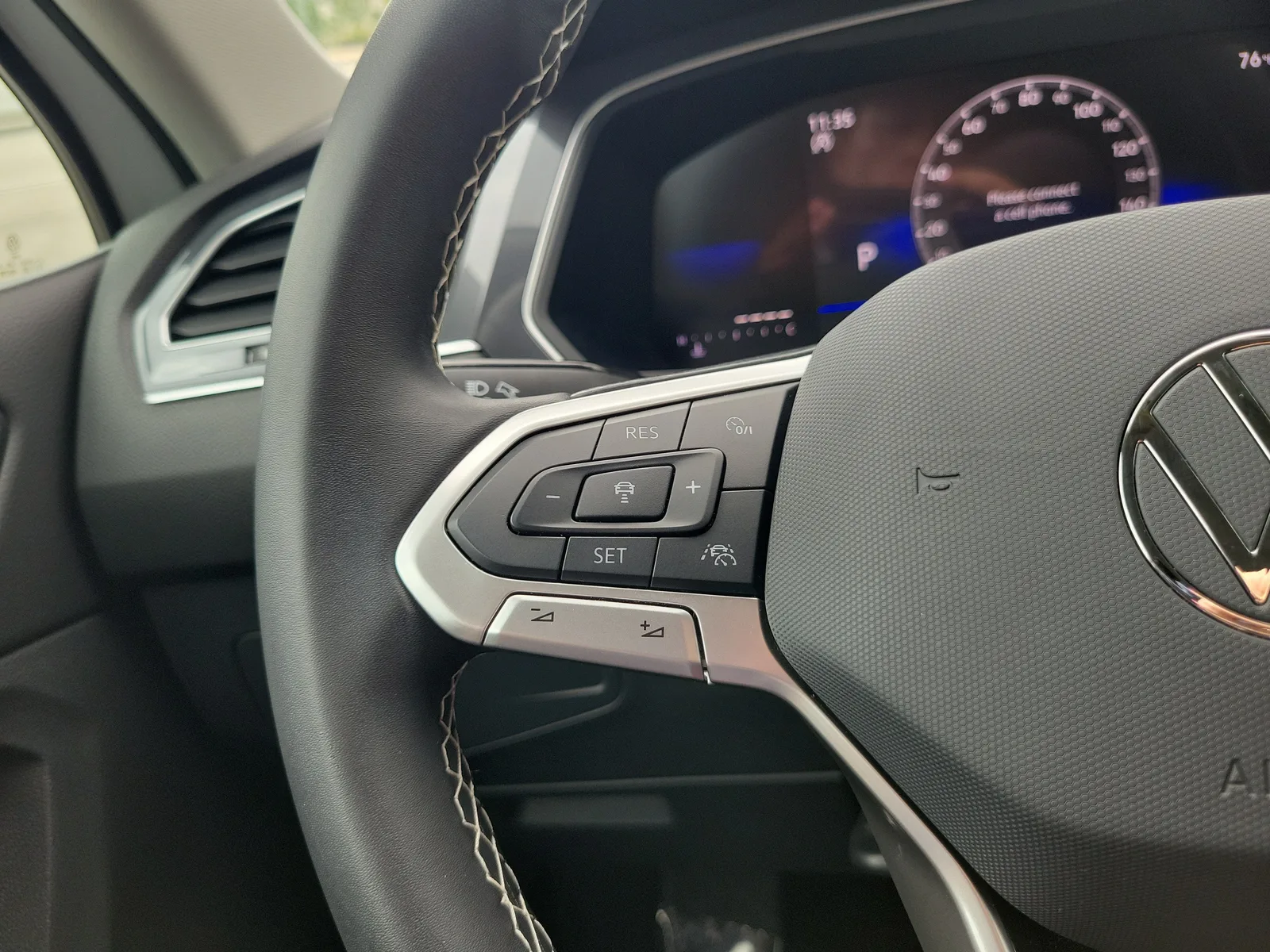 2024 Volkswagen Tiguan SE photo 20