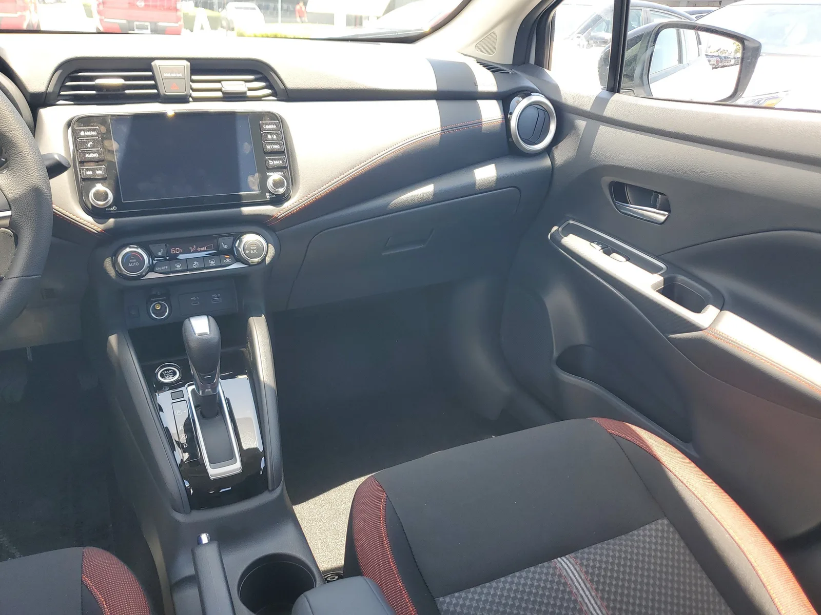 2025 Nissan Versa SR photo 14
