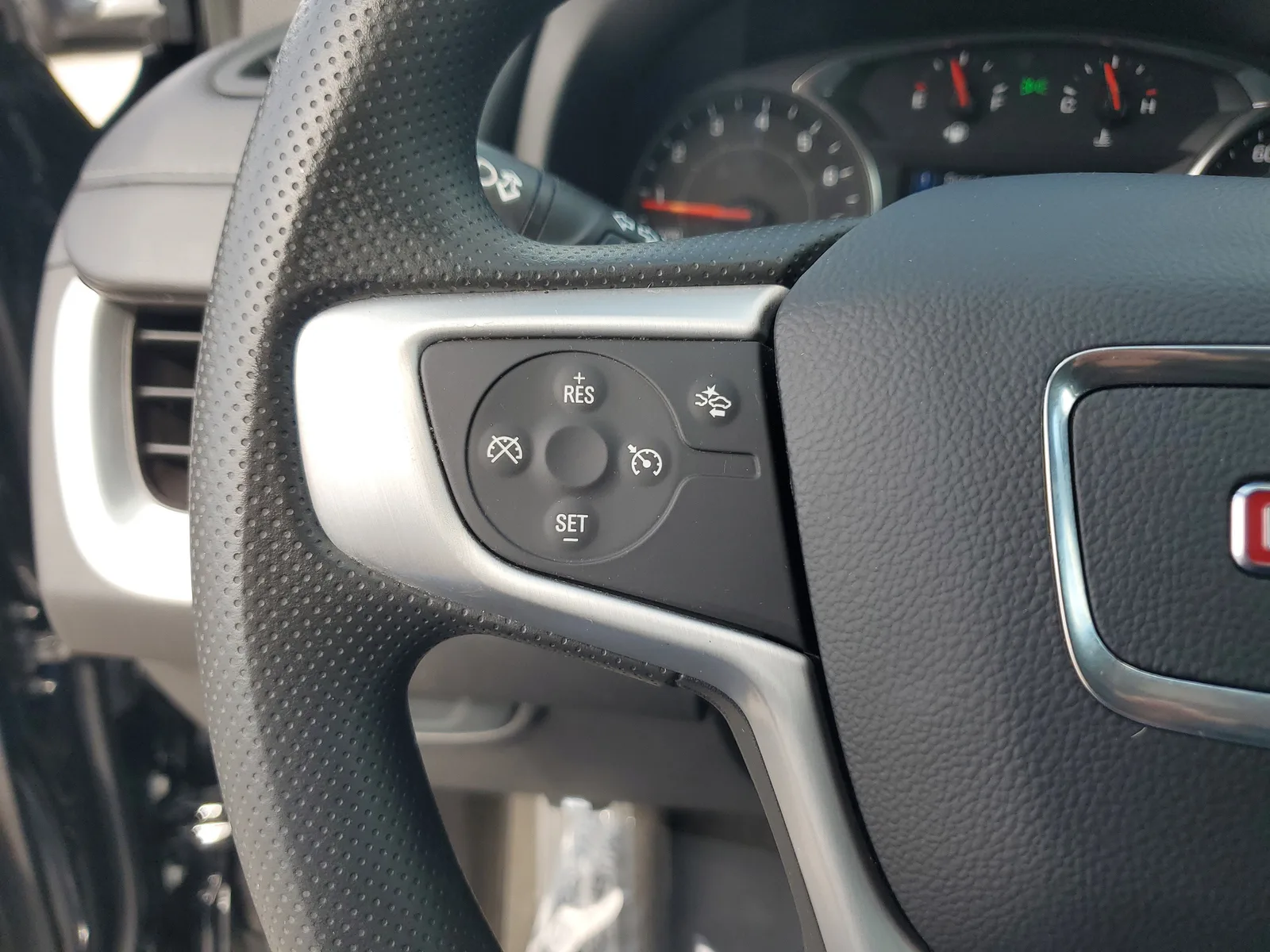 2024 GMC Terrain SLE photo 19