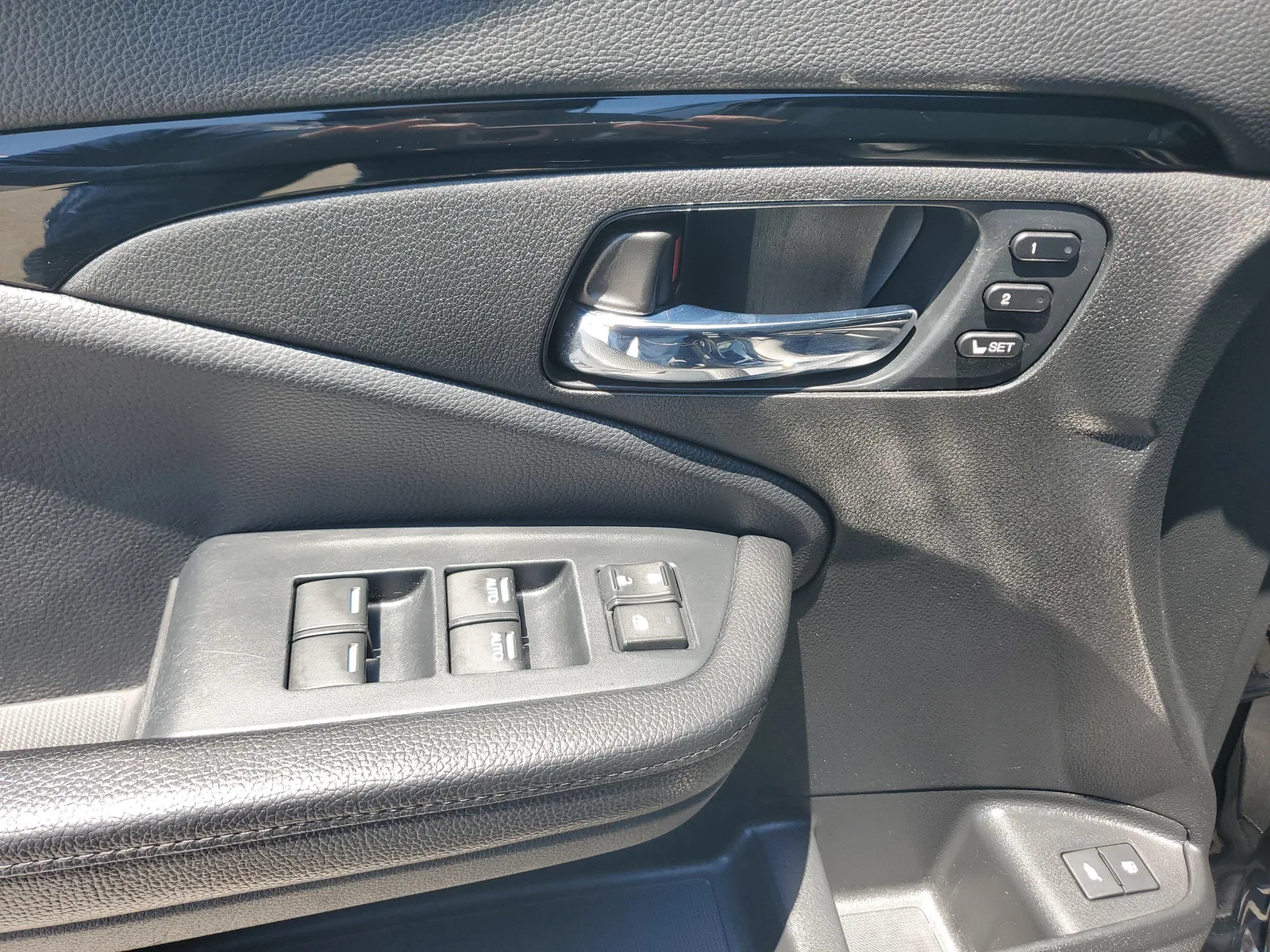 2022 Honda Pilot Touring 7-Passenger photo 30