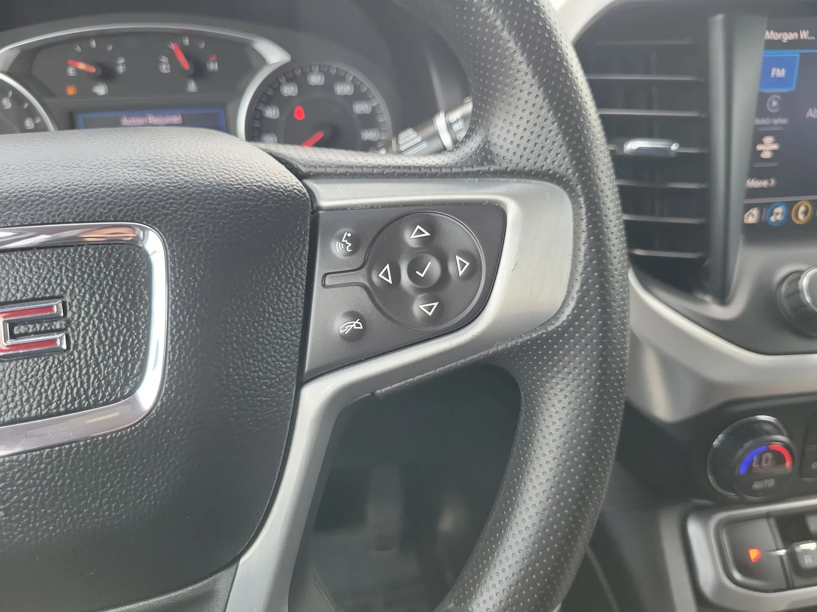 2021 GMC Acadia SLE photo 18