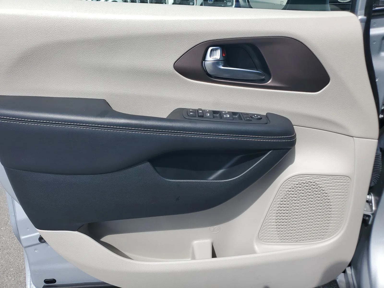 2023 Chrysler Voyager LX photo 26