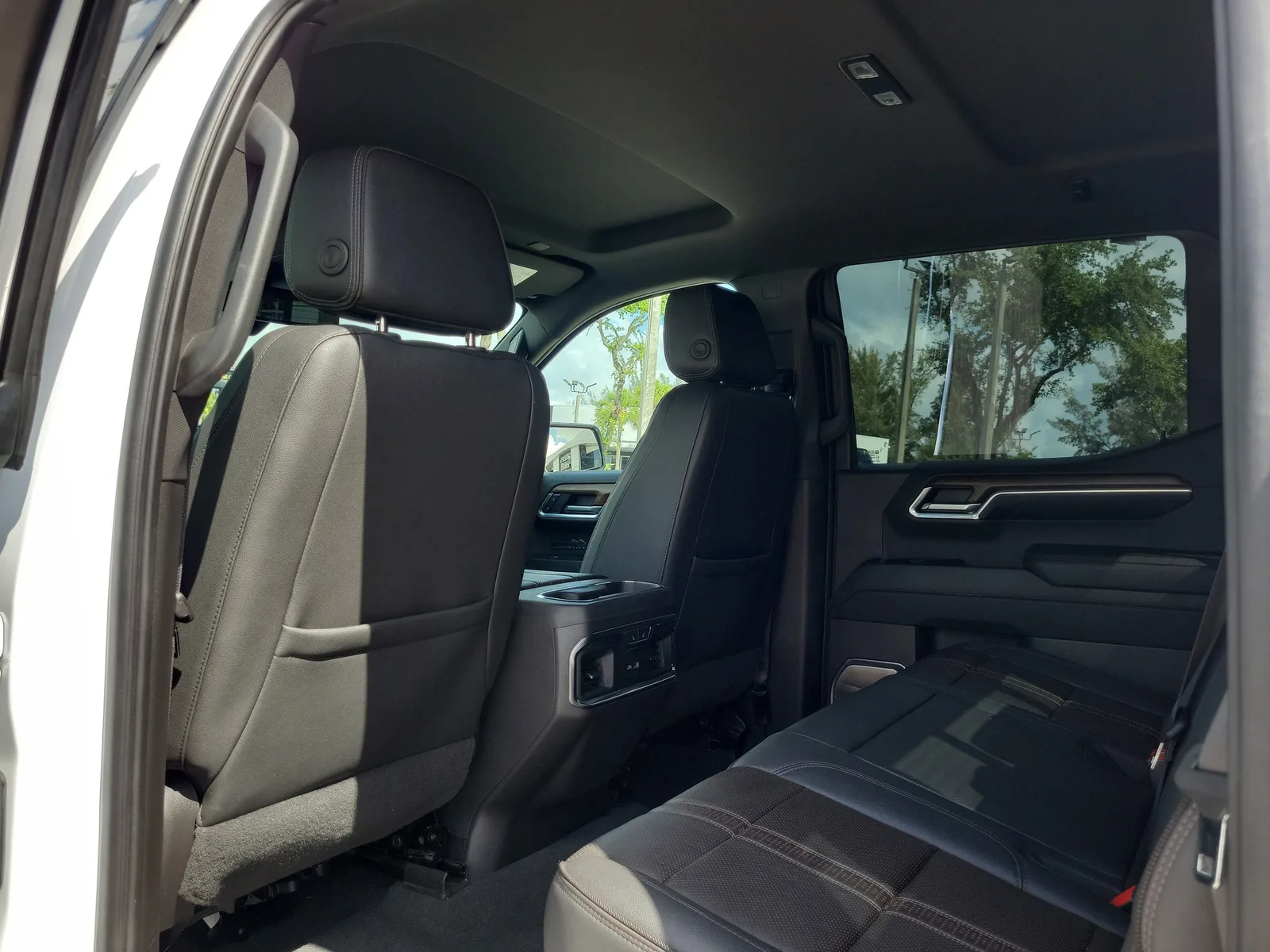 2023 Chevrolet Silverado 1500 High Country photo 15