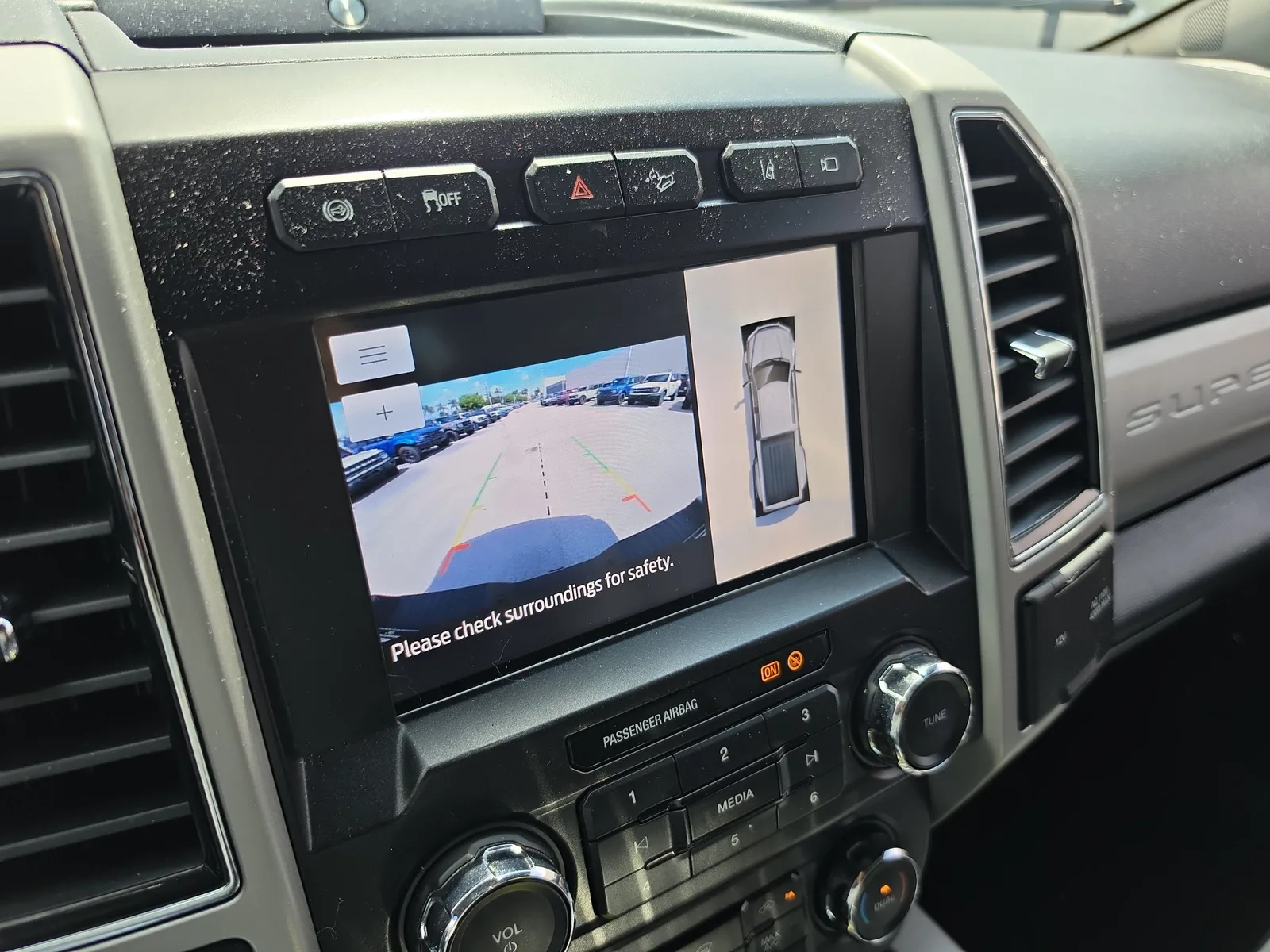2020 Ford Super Duty F-350 DRW LARIAT 4WD Diesel photo 9