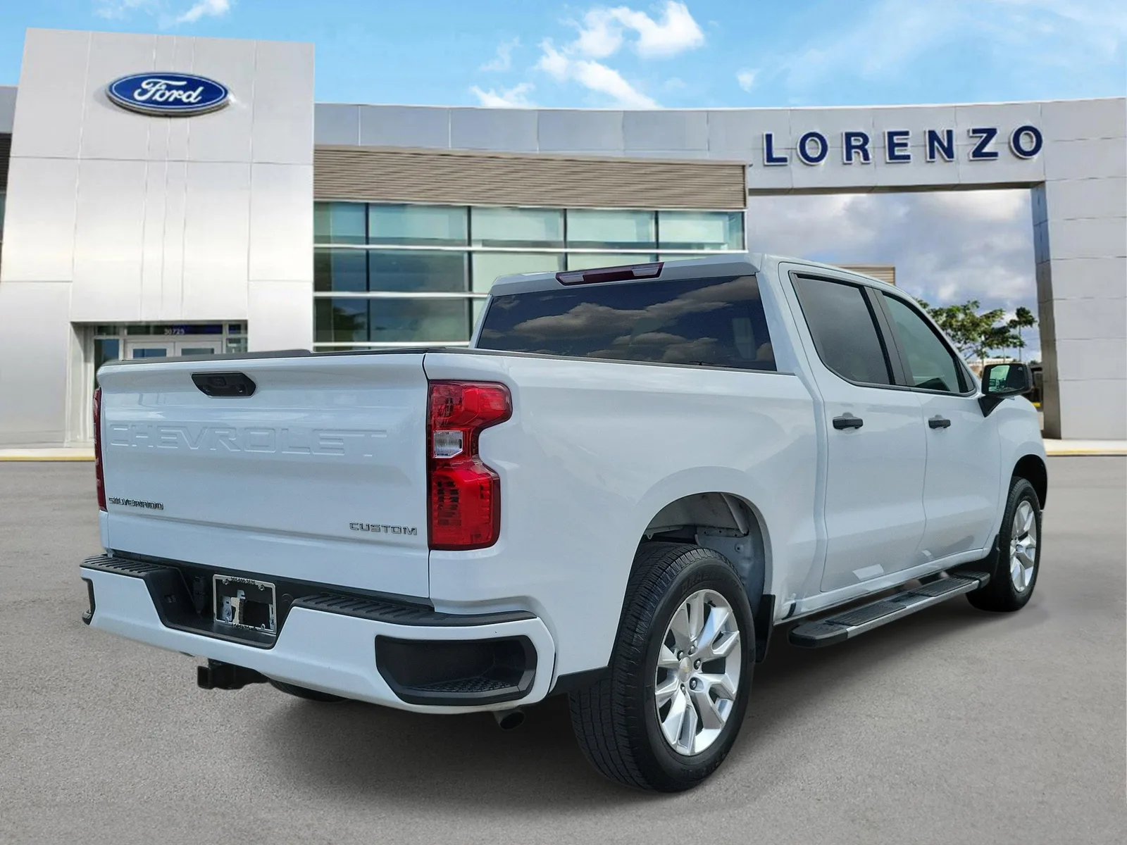 2024 Chevrolet Silverado 1500 Custom photo 5