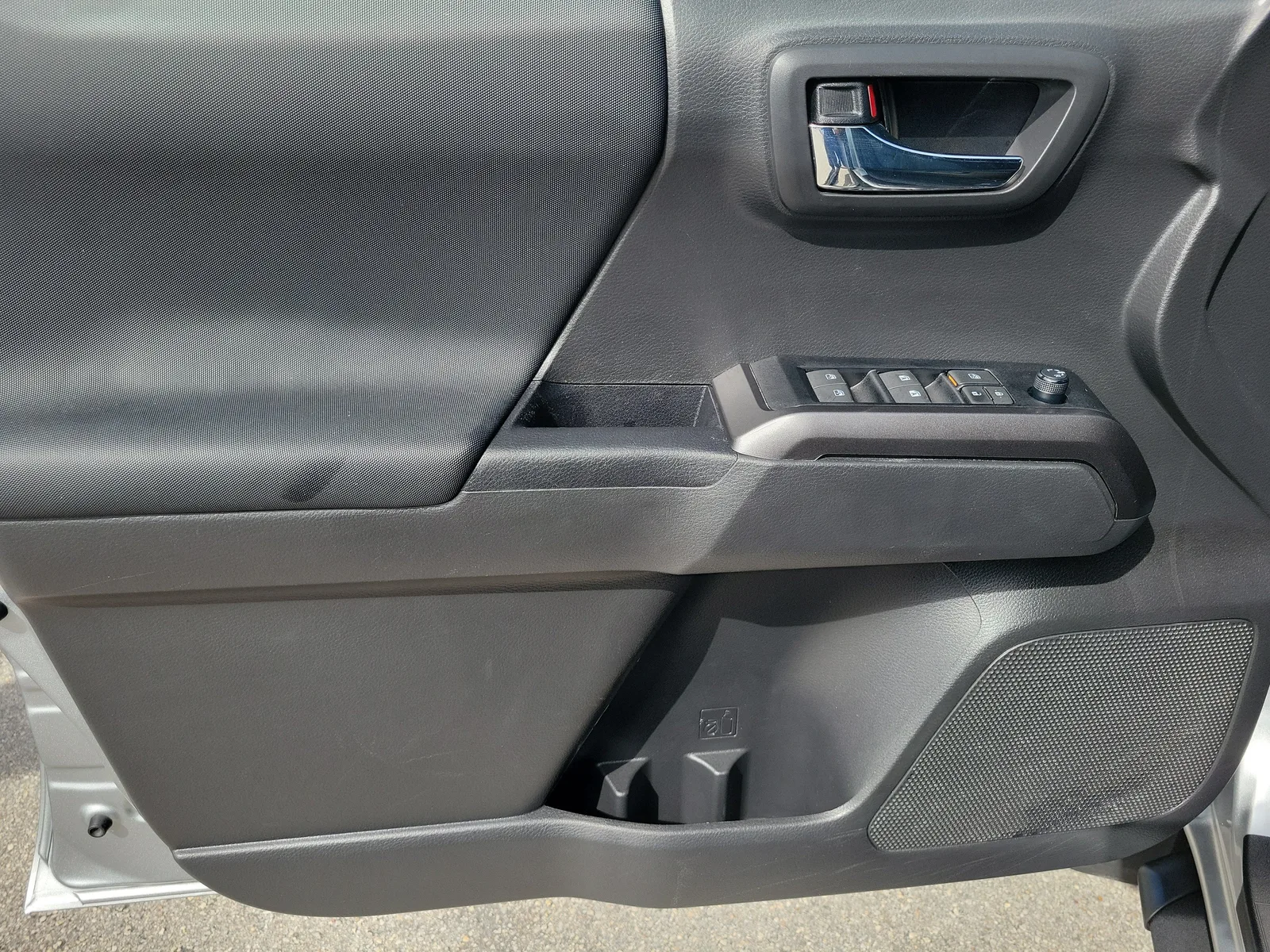 2023 Toyota Tacoma 4WD SR photo 13